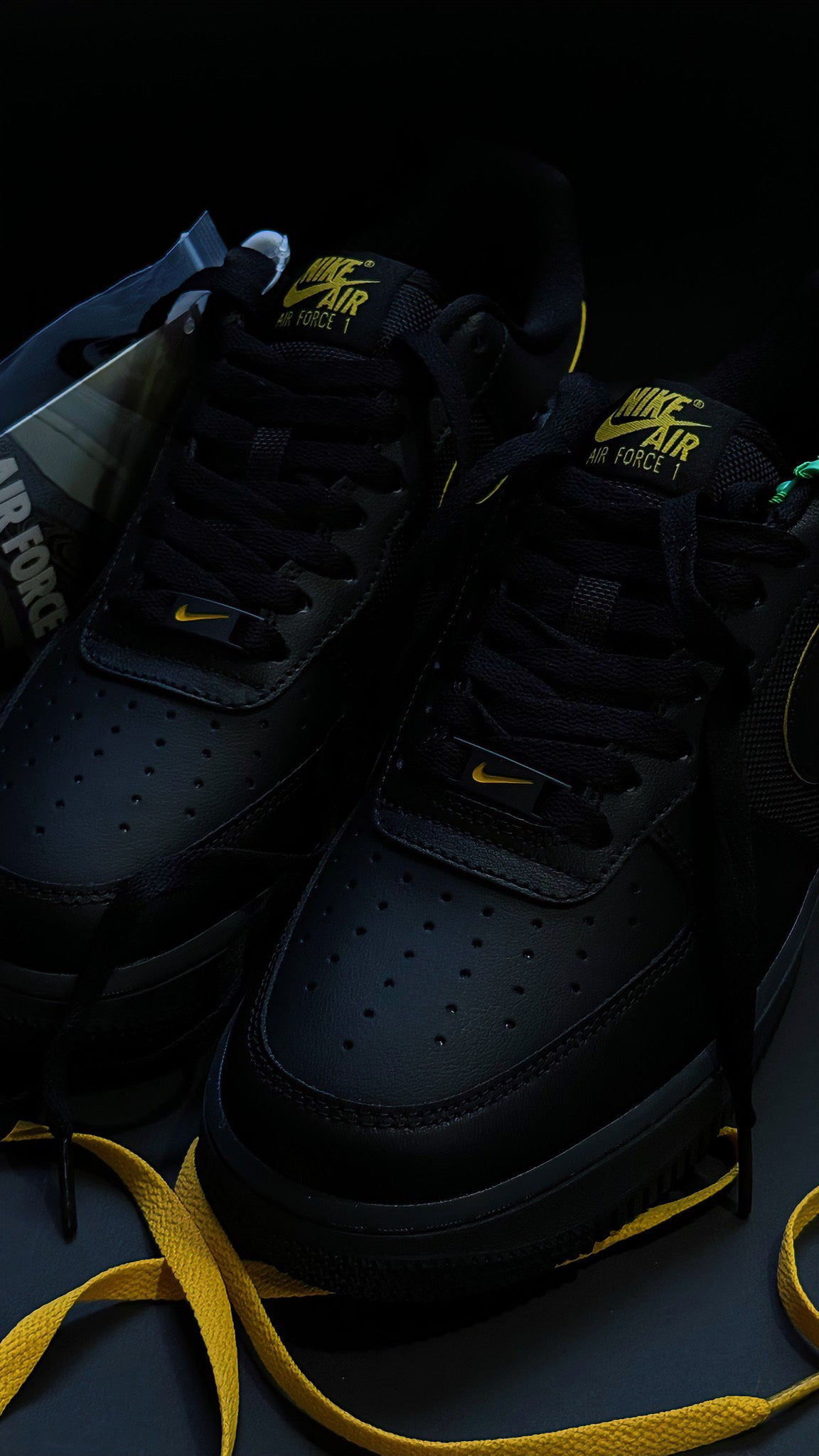 Nike Air Force 1 07 Black  “ University Gold “