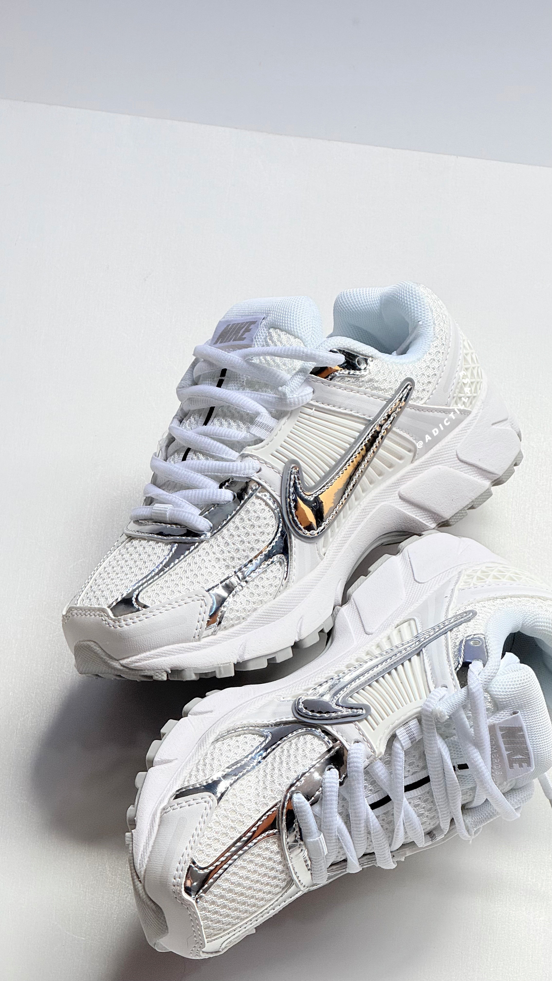 NIKE Zoom Vomero 5