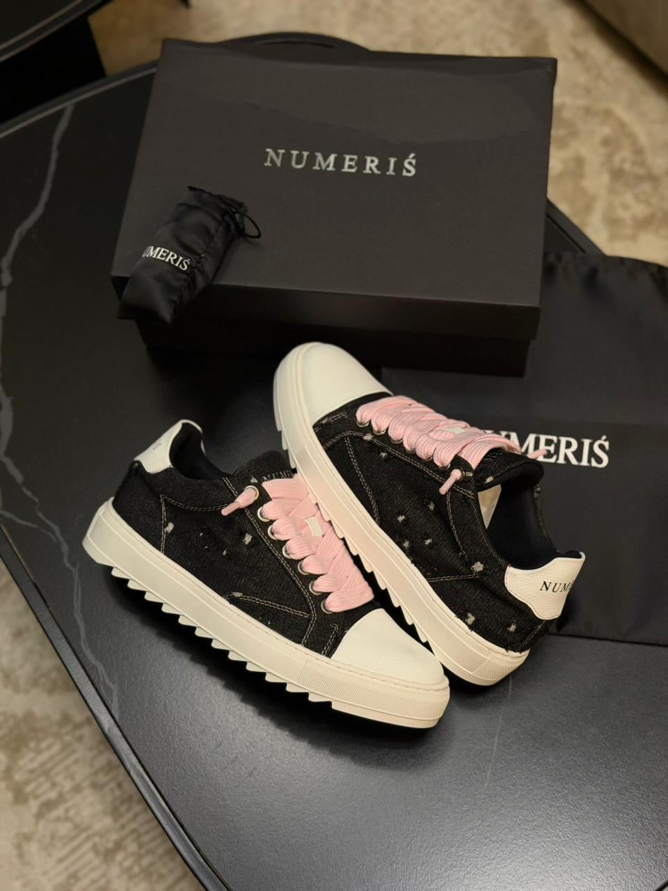 Numeris Sneakers