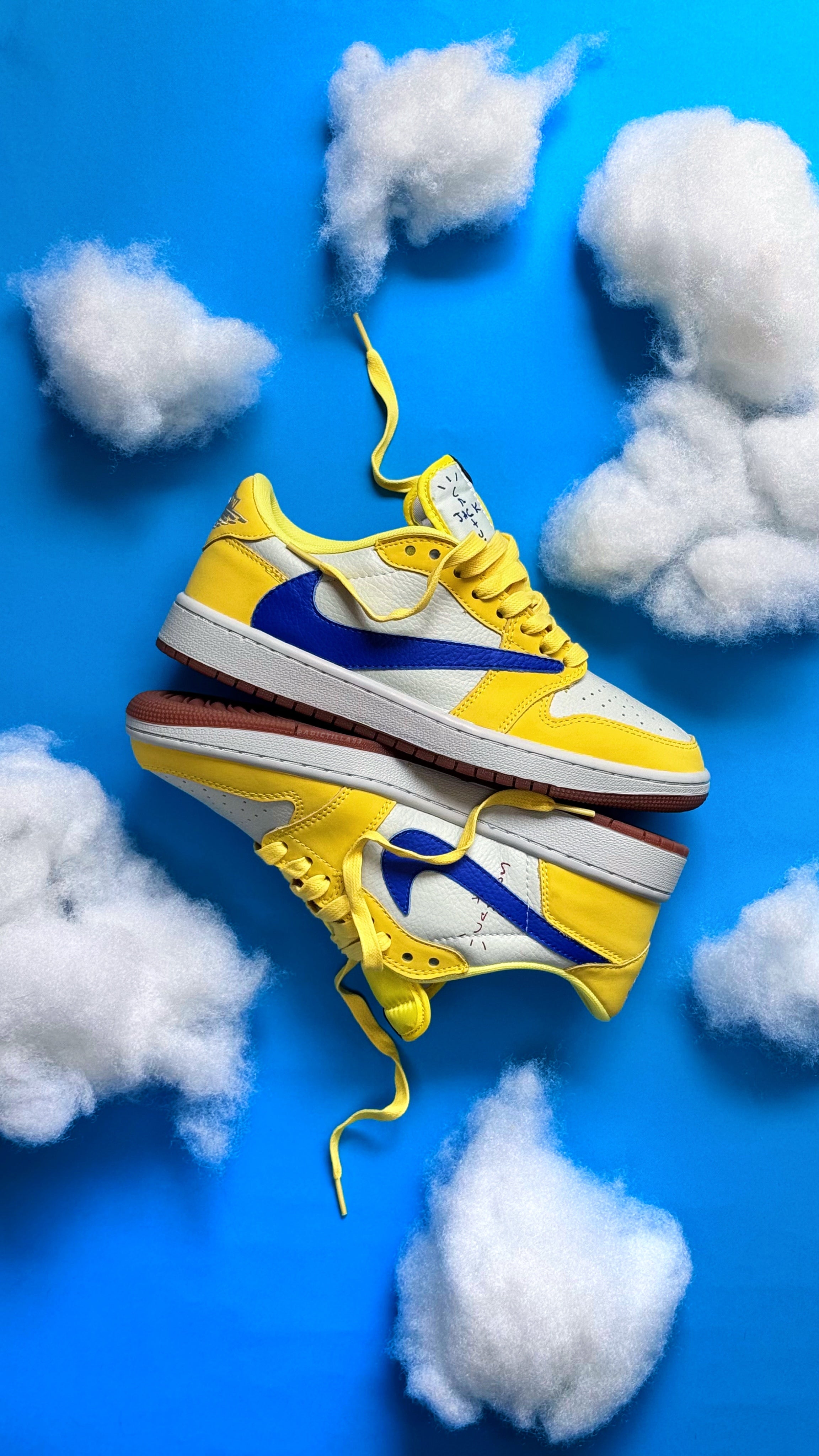 Jordan 1 Retro Low «Travis Scott Canary»