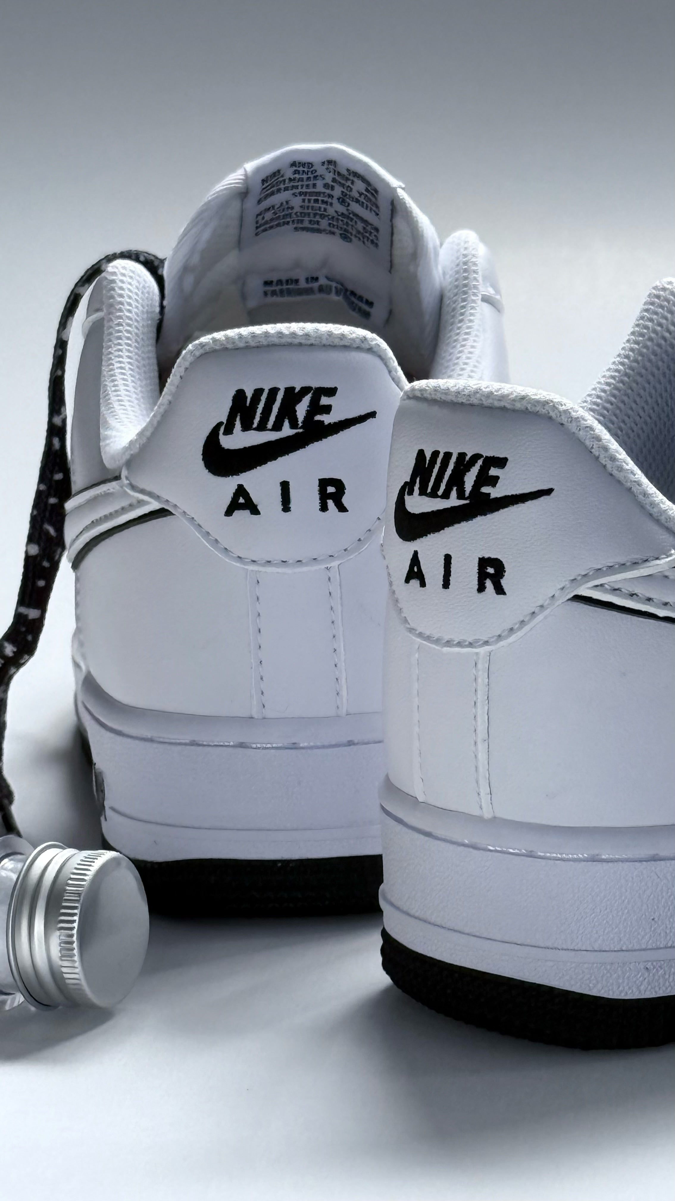 AIR FORCE 1 LOW
"WHITE/BLACK"