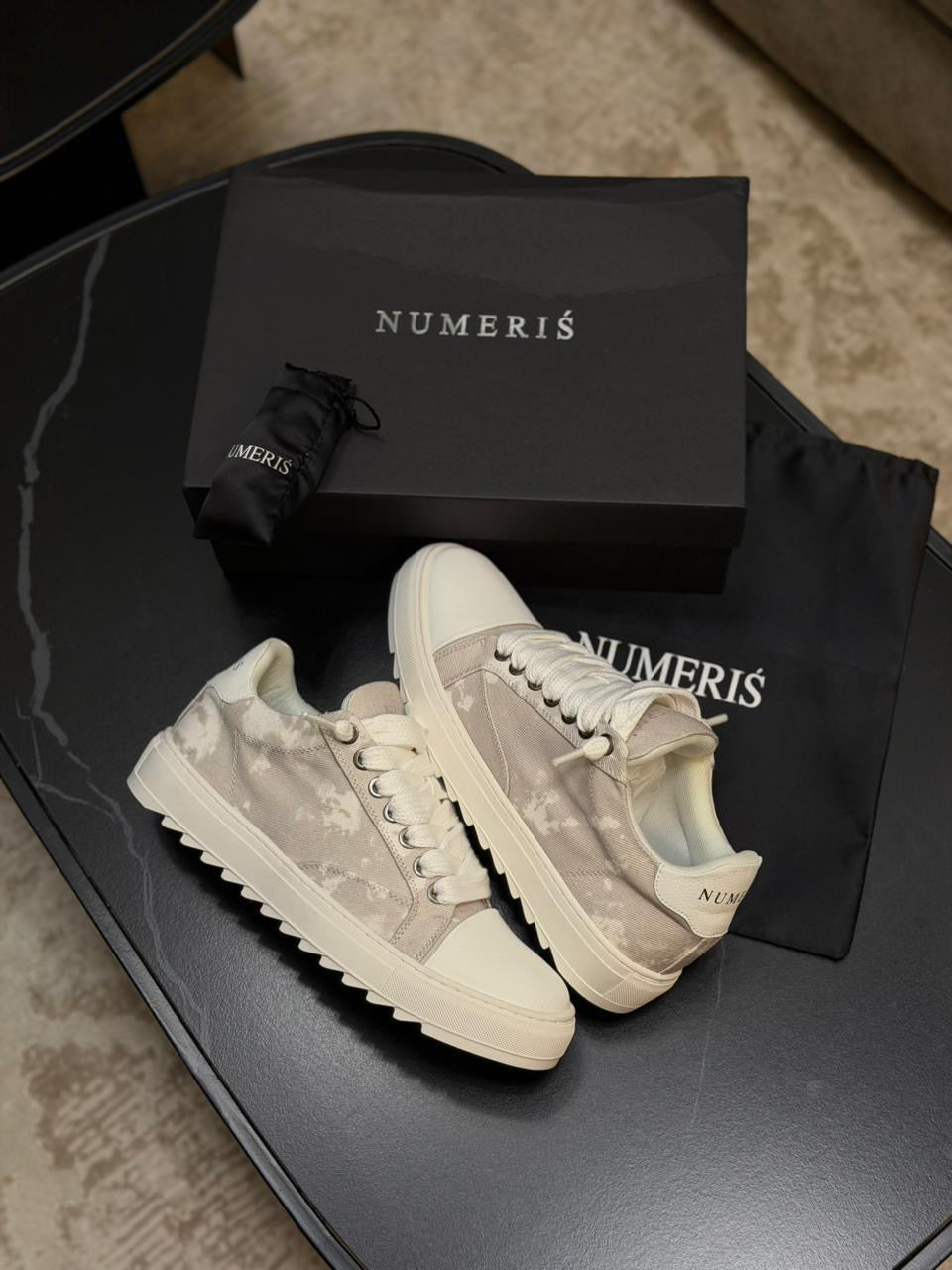 Numeris Sneakers