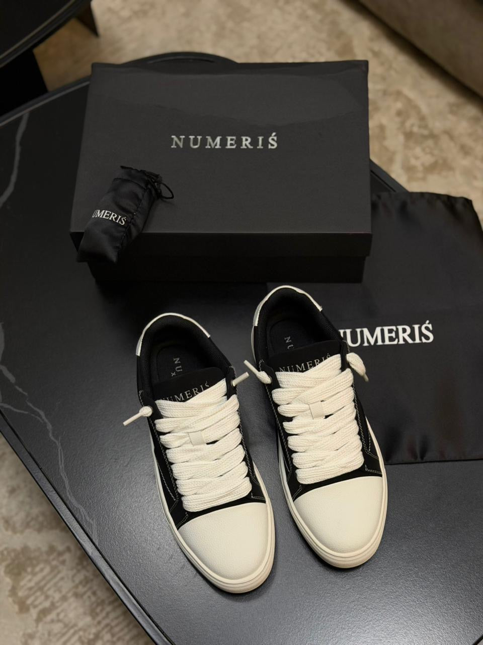 Numeris Sneakers