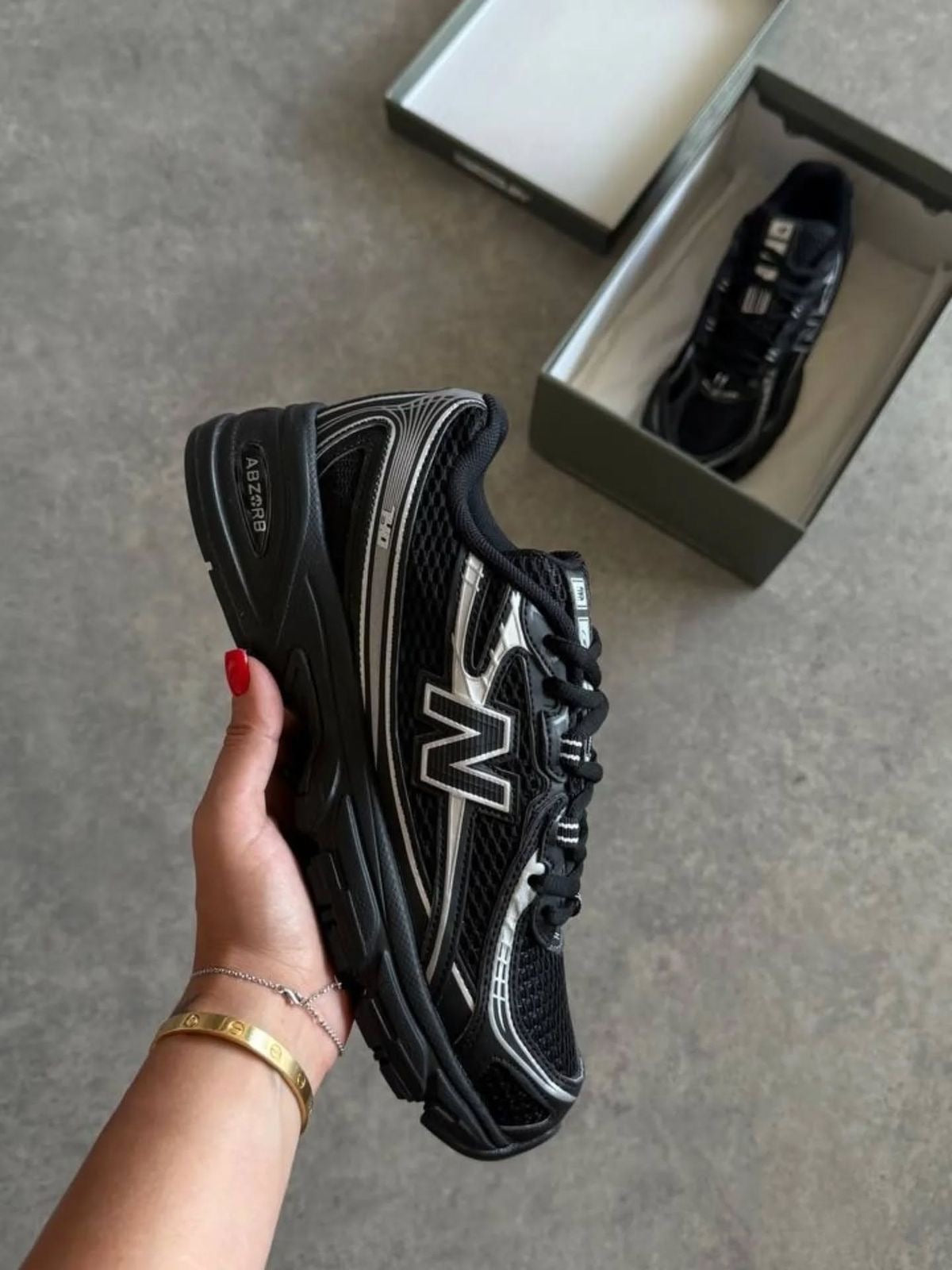 New Balance 740