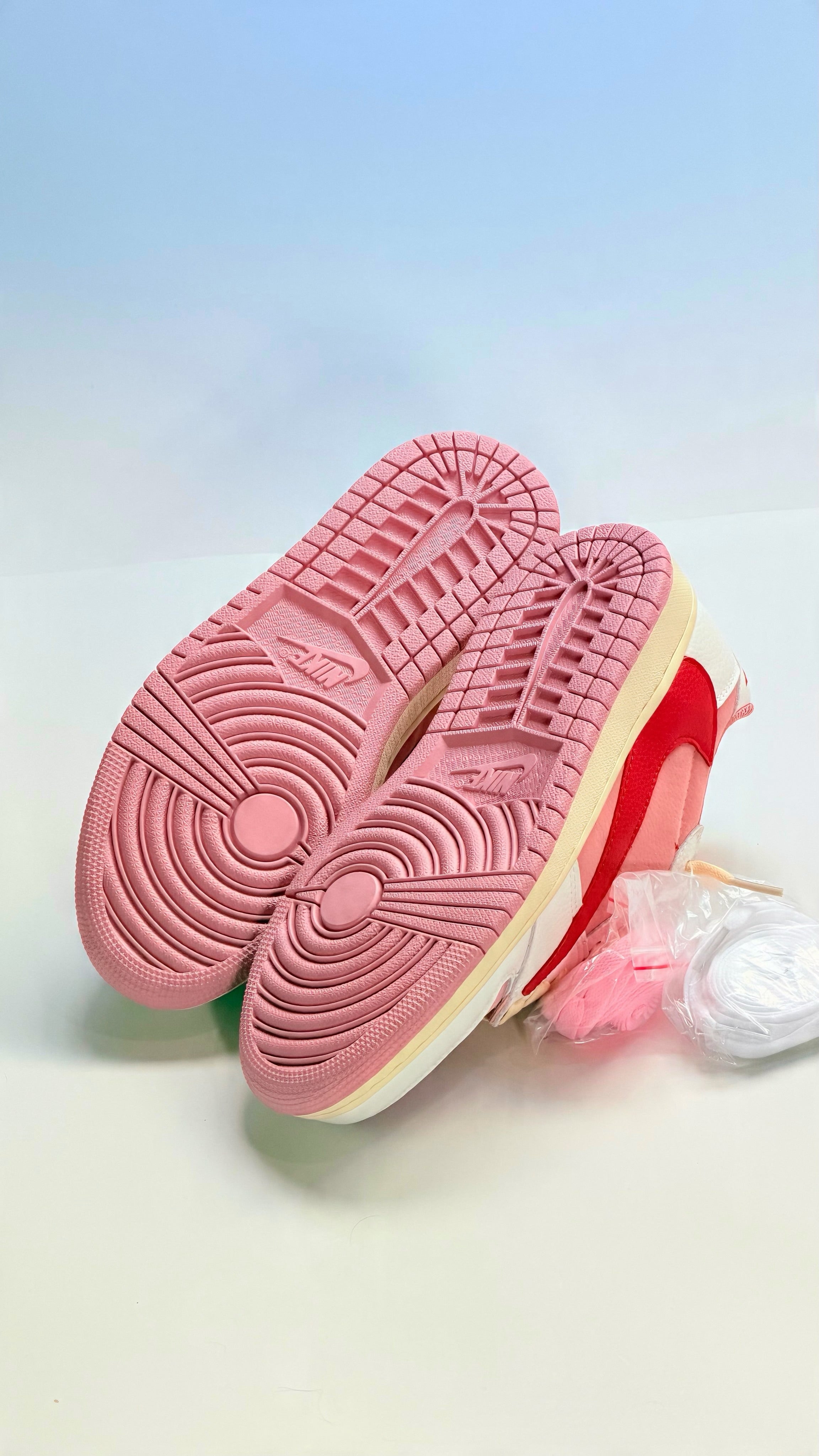 Travis Scott x Air Jordan 1 Low OG "Tropical Pink"