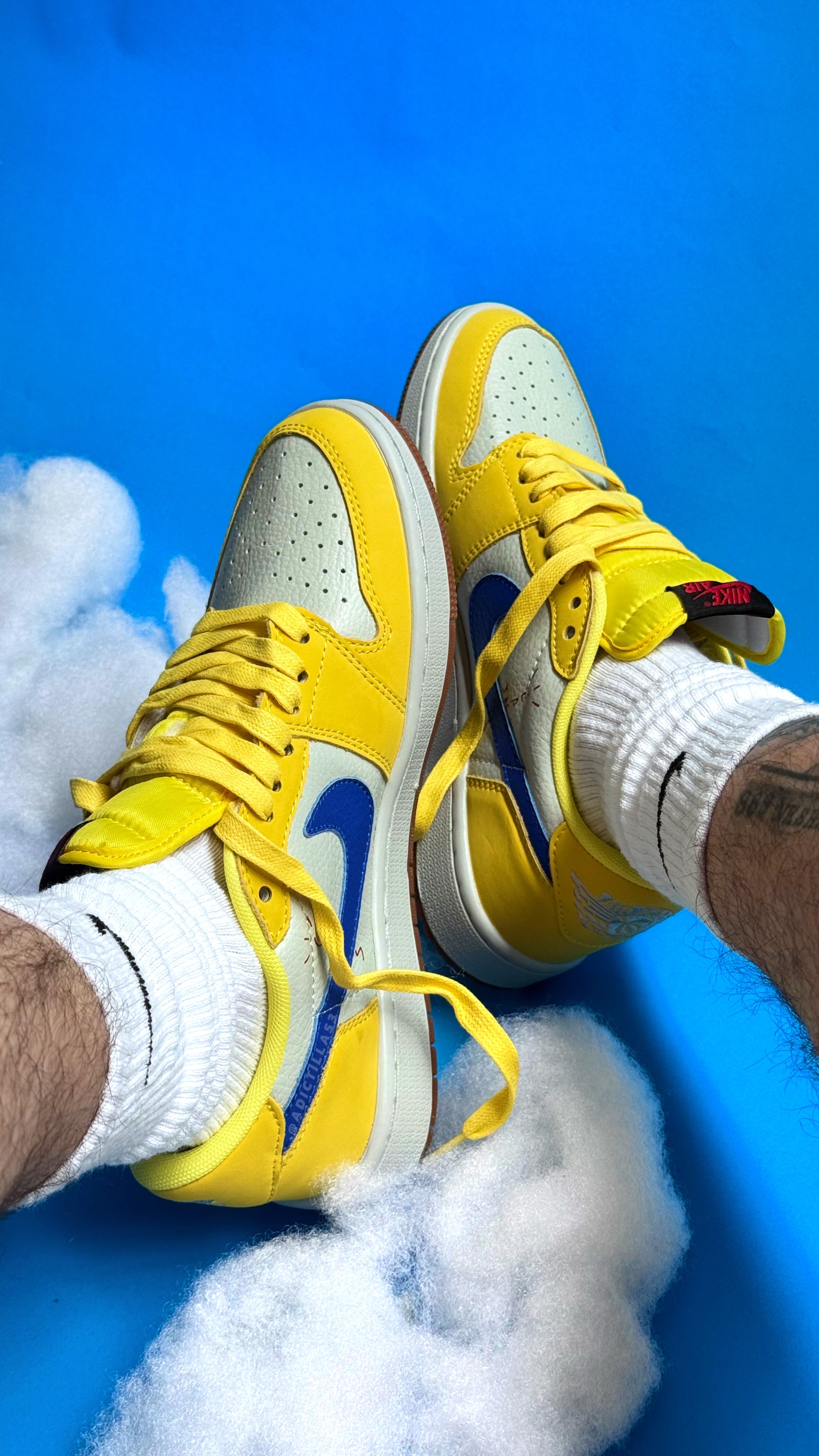 Jordan 1 Retro Low «Travis Scott Canary»