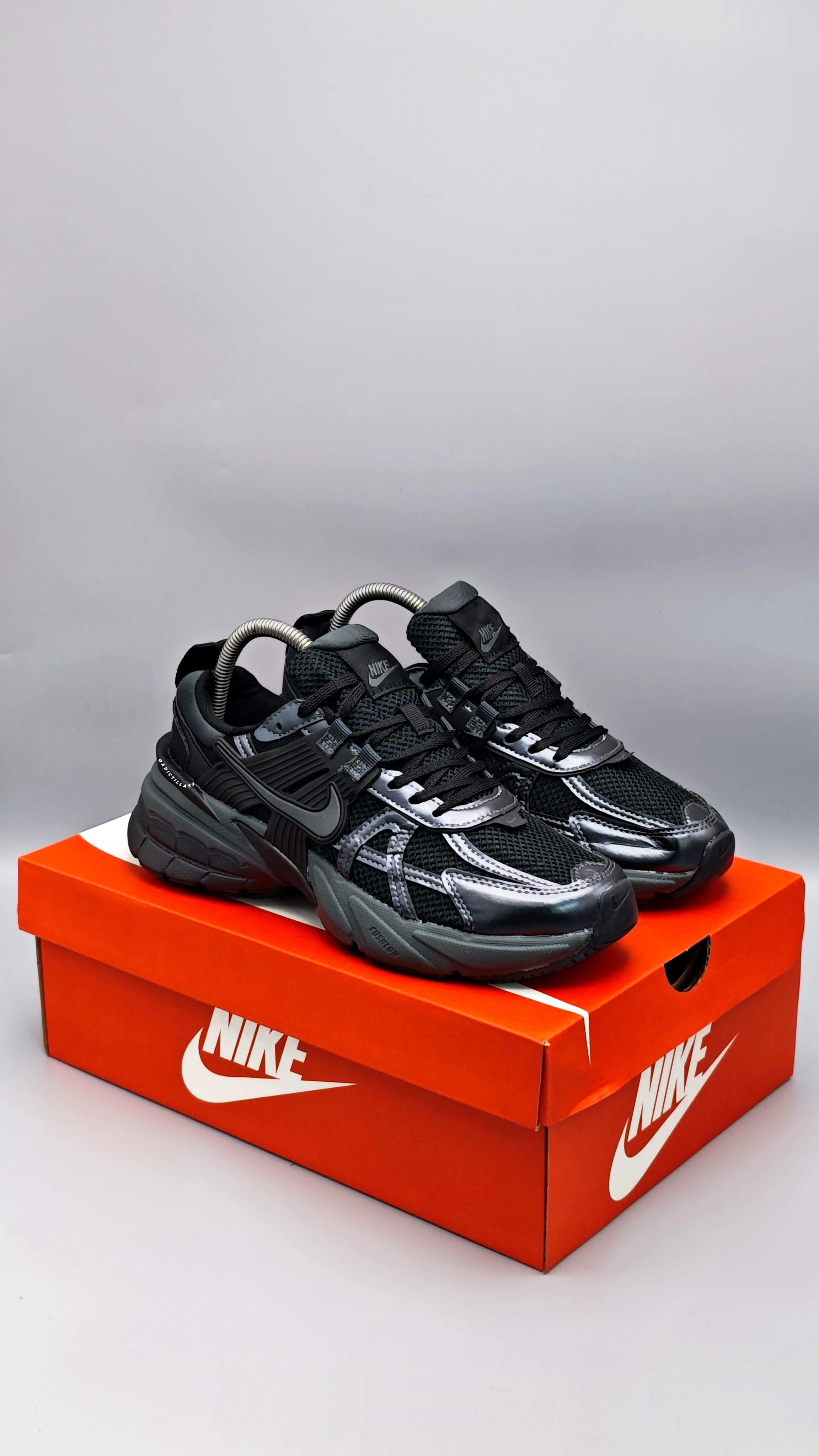 Nike V2K RUN Black