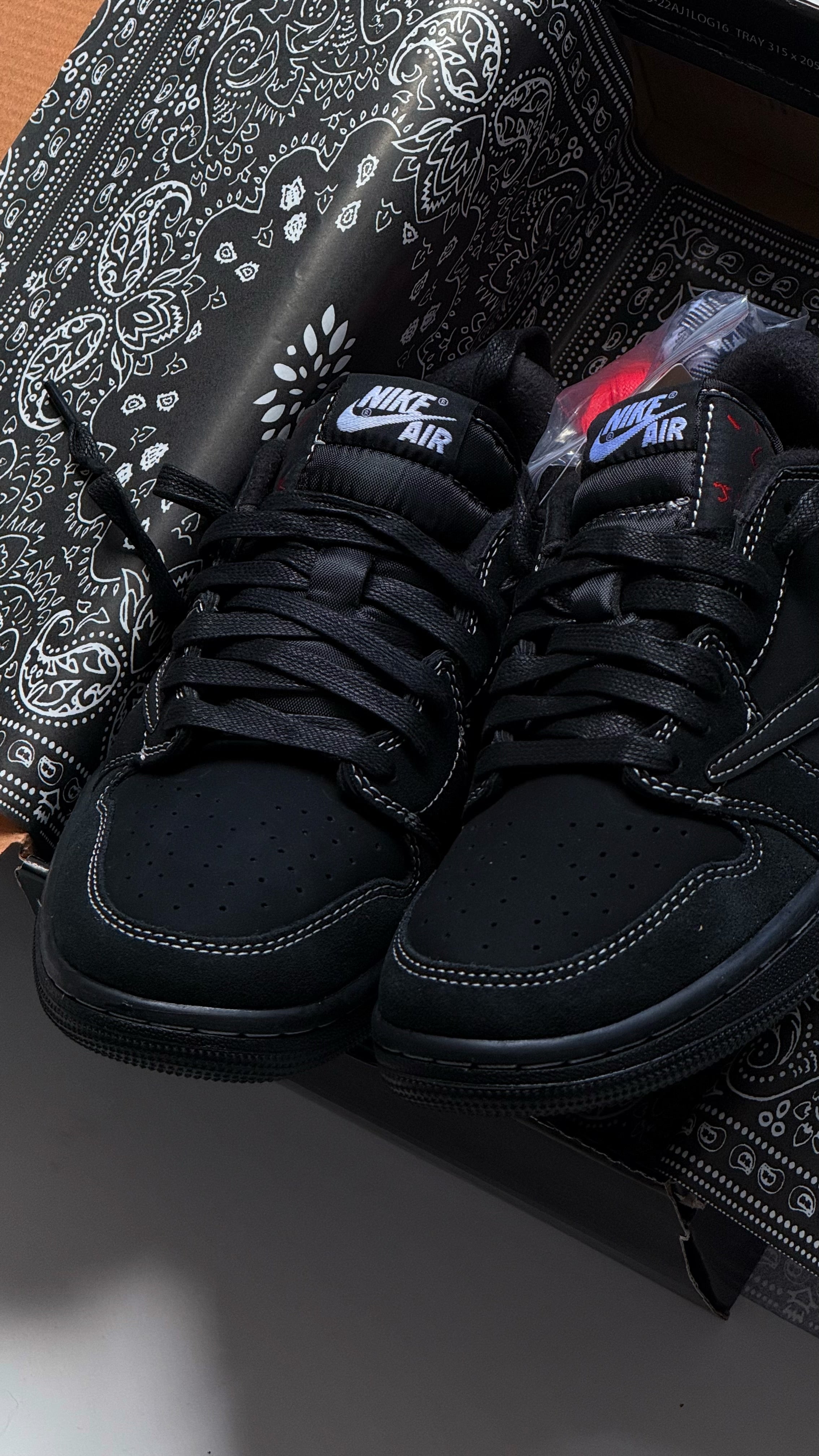 Air Jordan 1 Low Travis Scott “ Black Phantom “