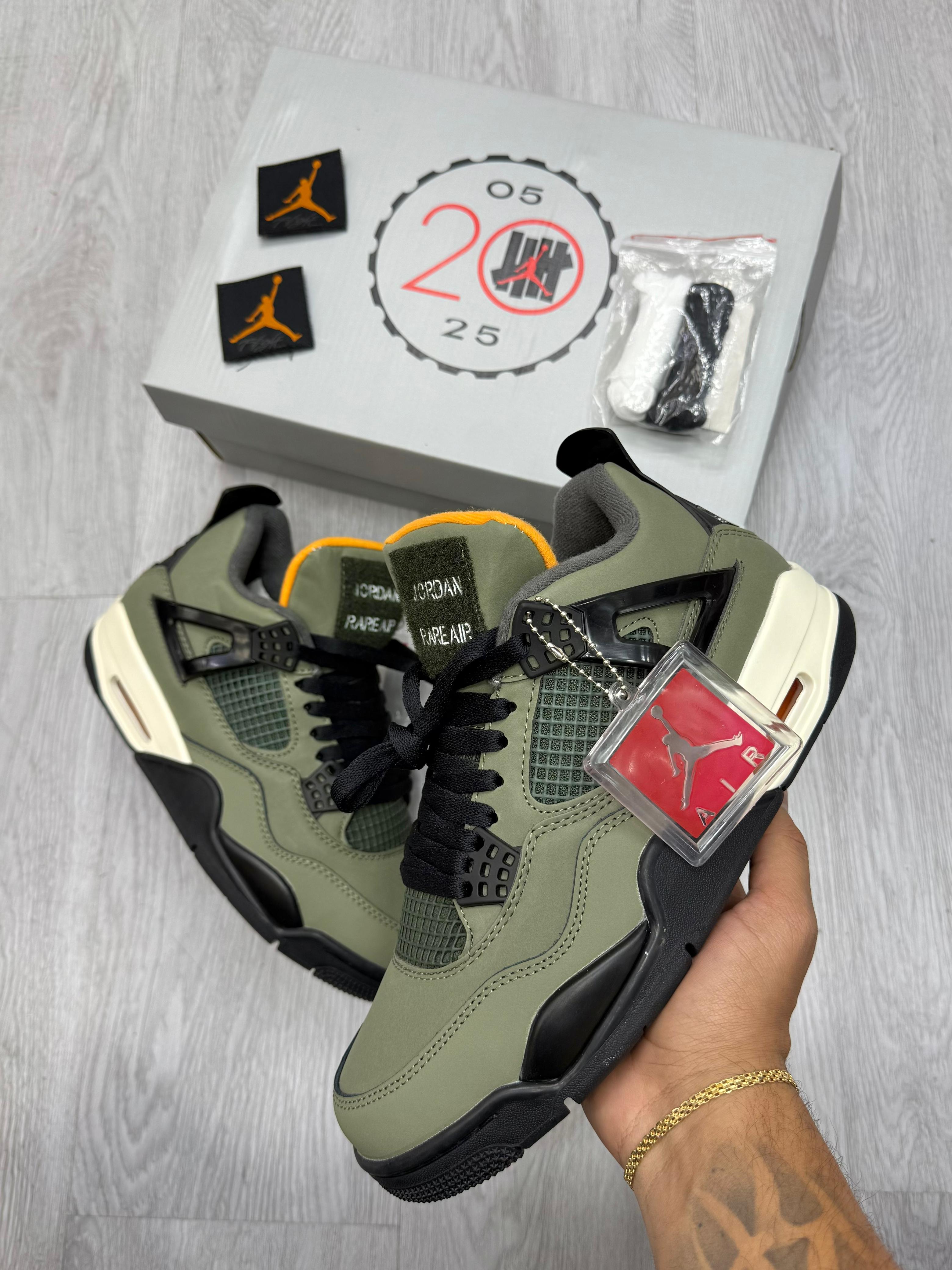 Air Jordan 4 UNDEFEATED