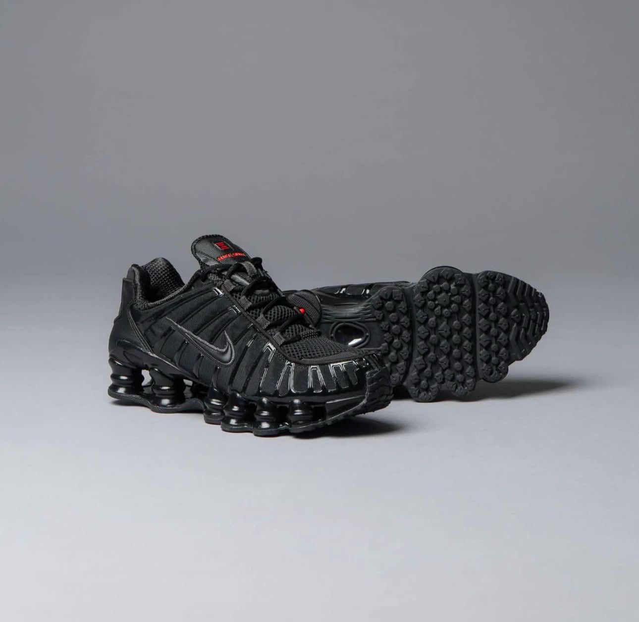 Nike Shoxs Black