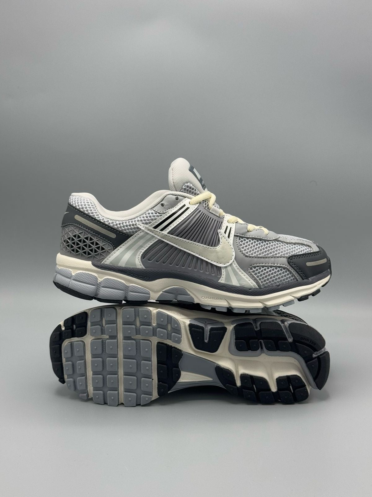 Nike Zoom Vomero 5 Grey