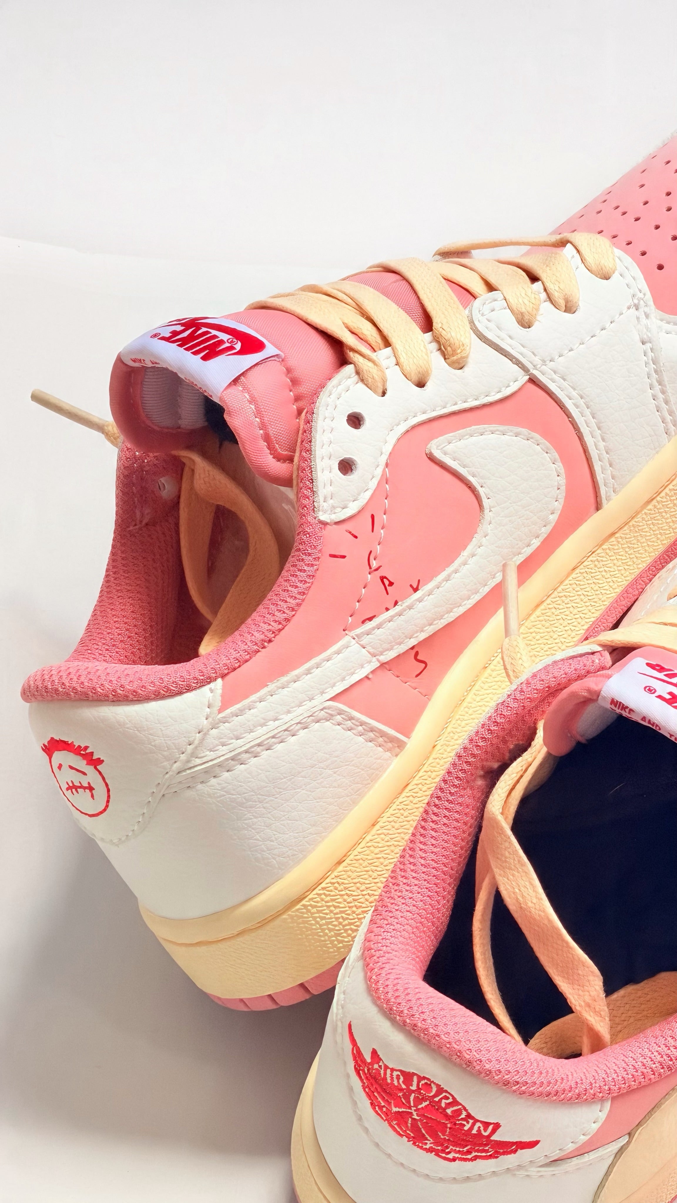 Jordan 1 x Travis Scott “ Shy Pink “