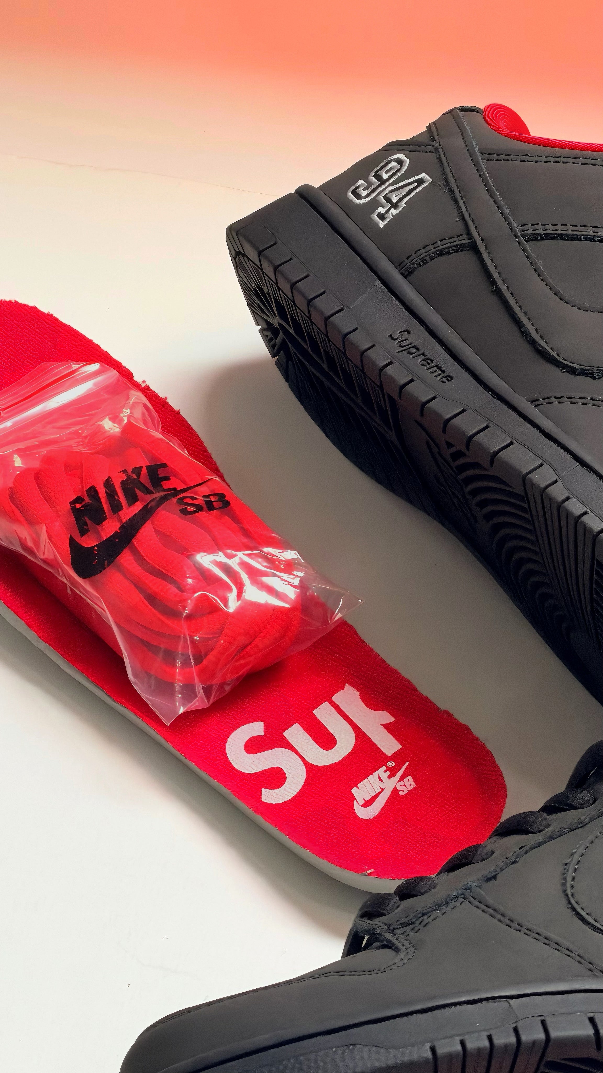 Nike SB Dunk Low Supreme - Black