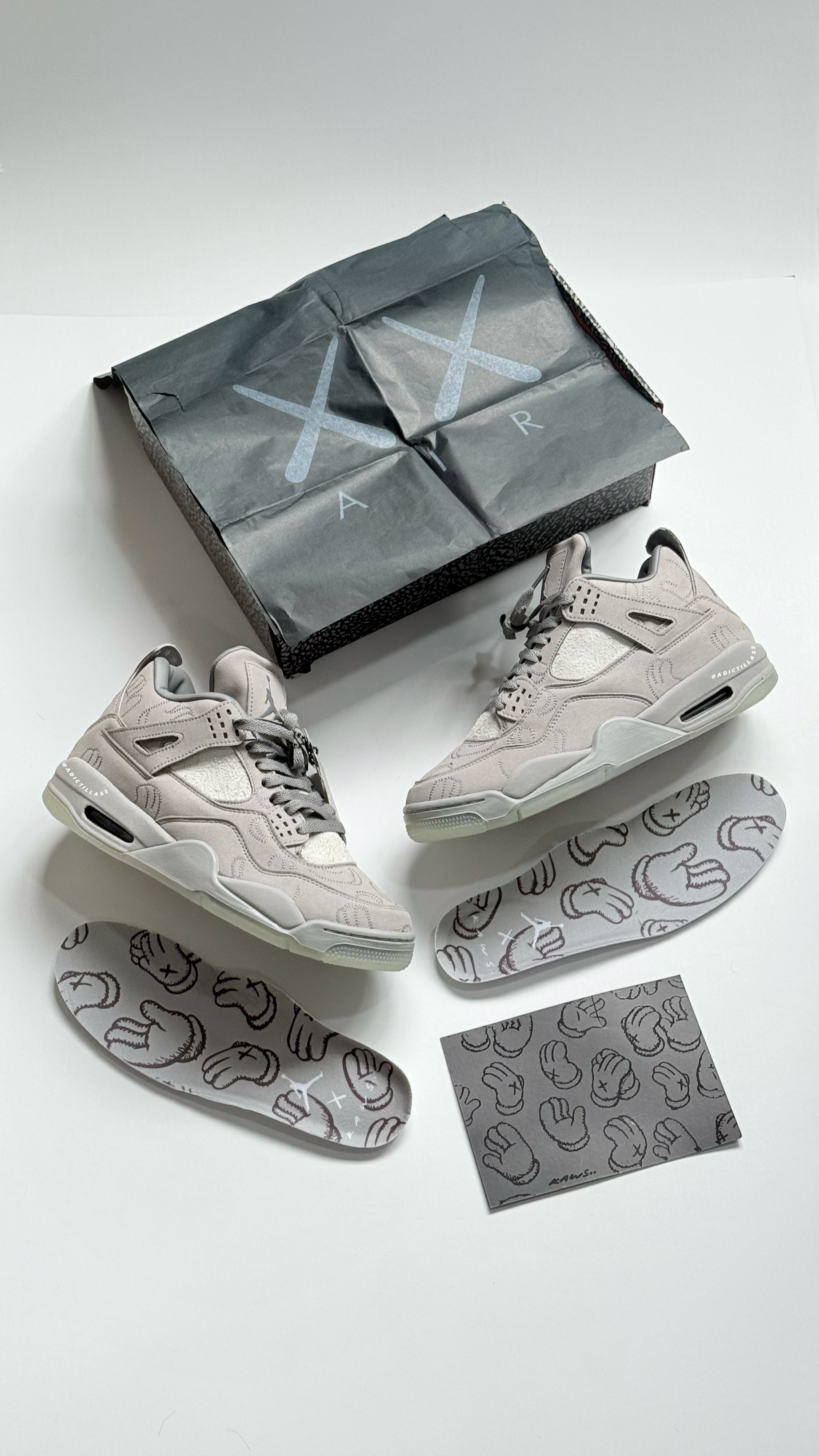 Air Jordan 4 x KAWS
