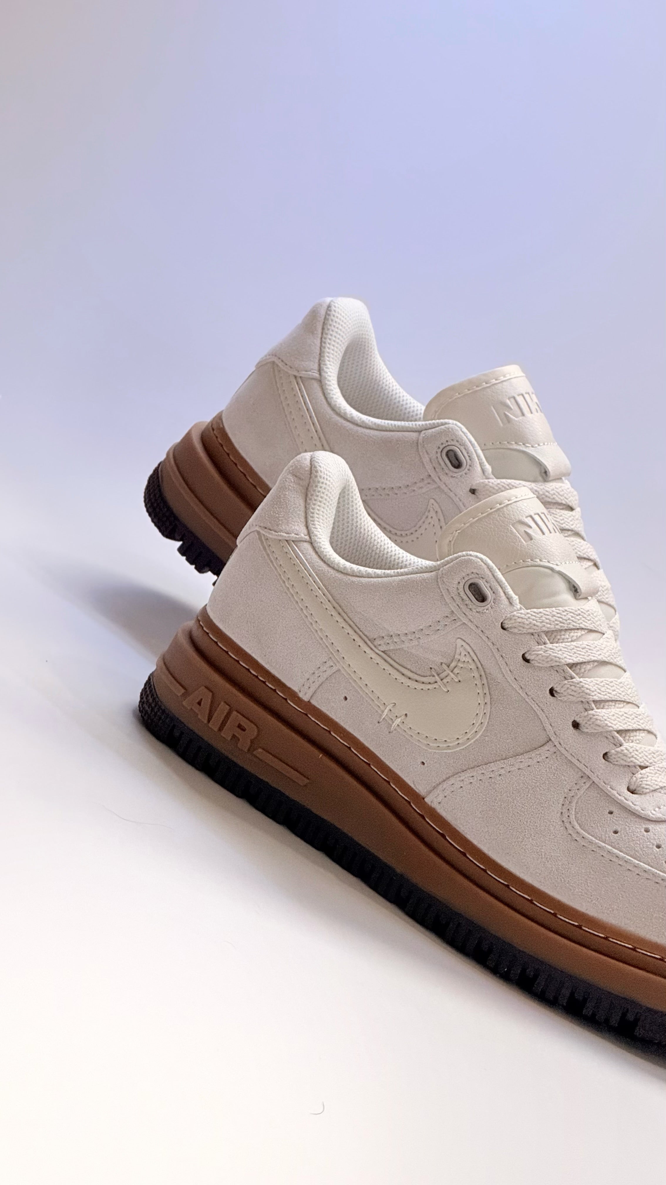 Nike Air Force 1 Luxe