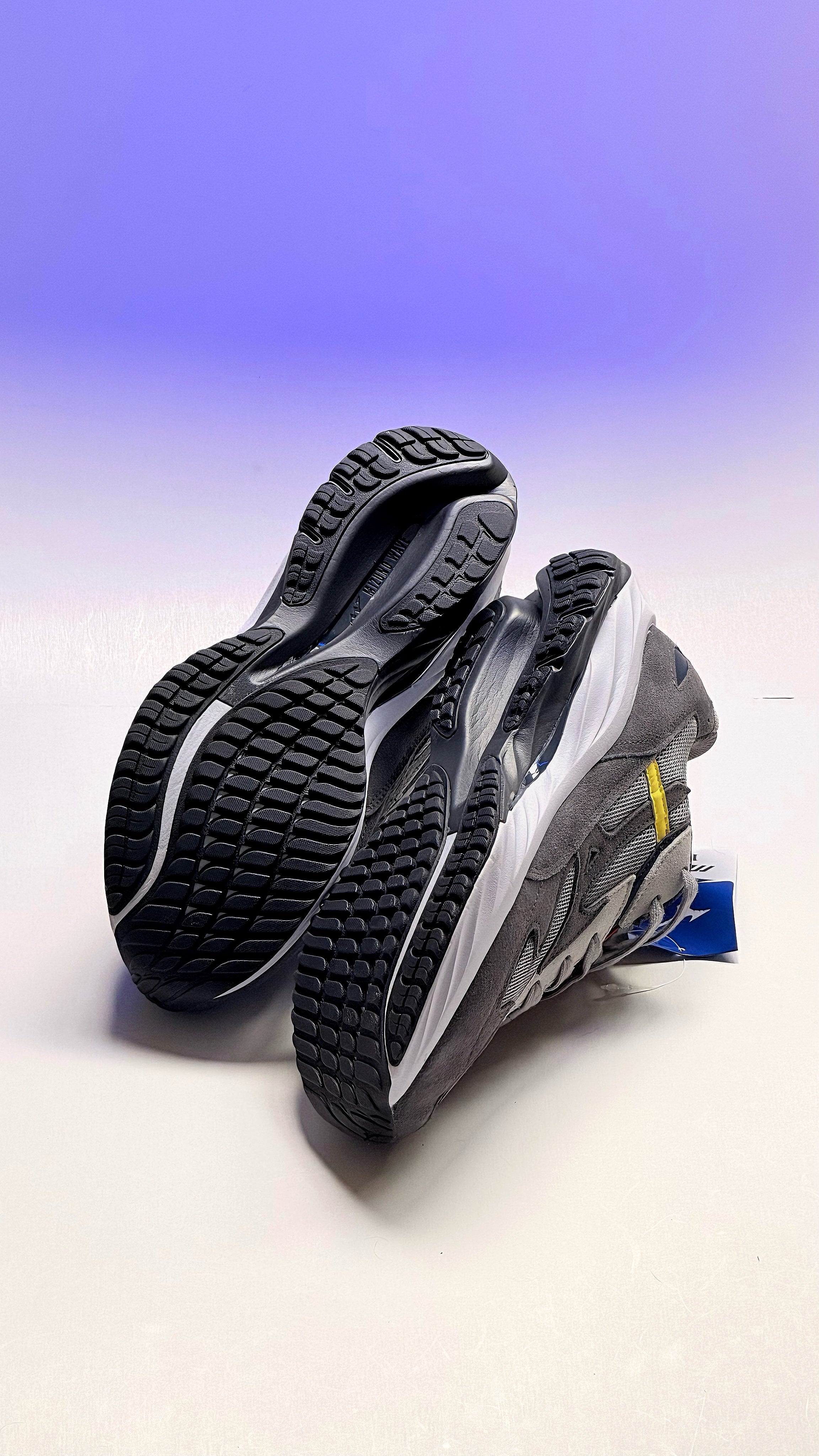 Mizuno x Graphpaper Wave Rider Beta 'Dark Grey'