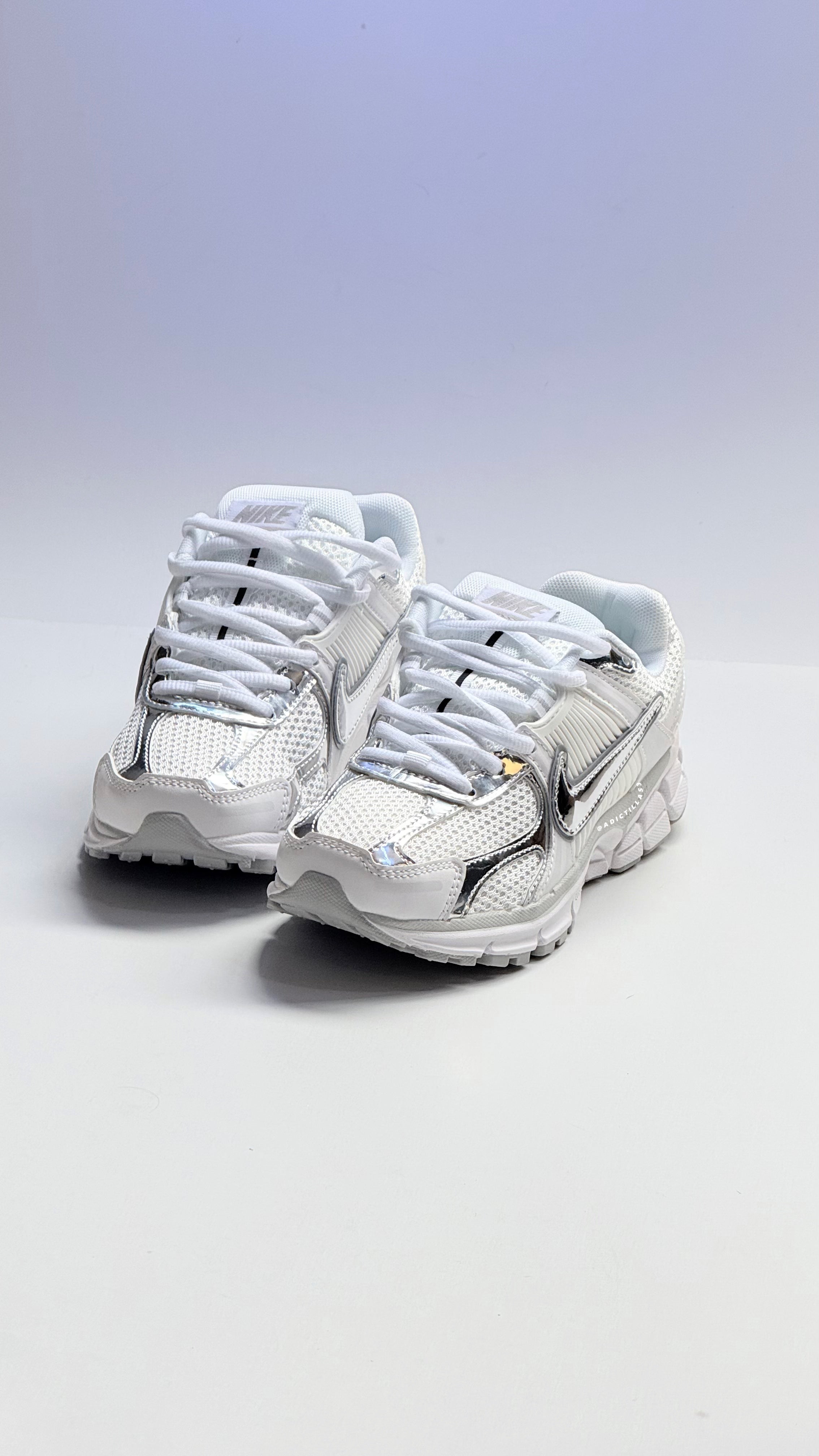 NIKE Zoom Vomero 5