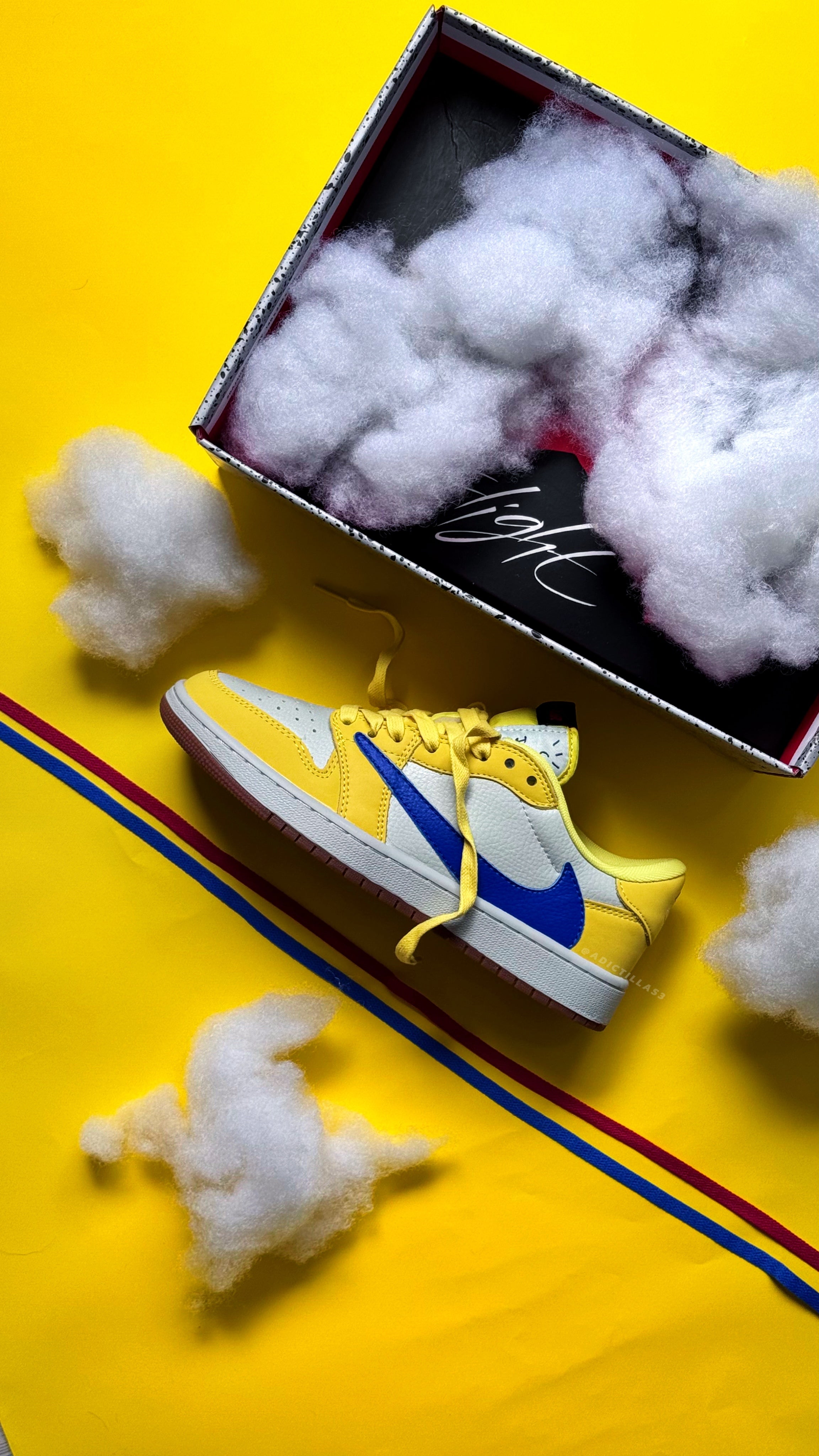 Jordan 1 Retro Low «Travis Scott Canary»