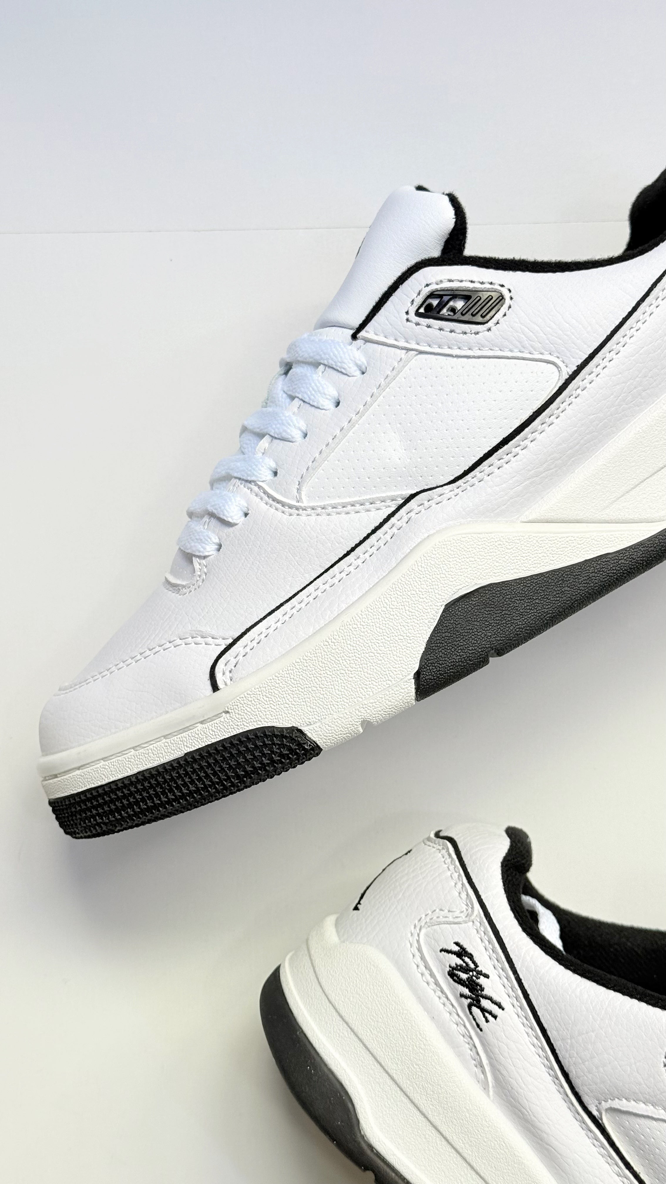 Jordan Flight Court
Schuh (Herren)
