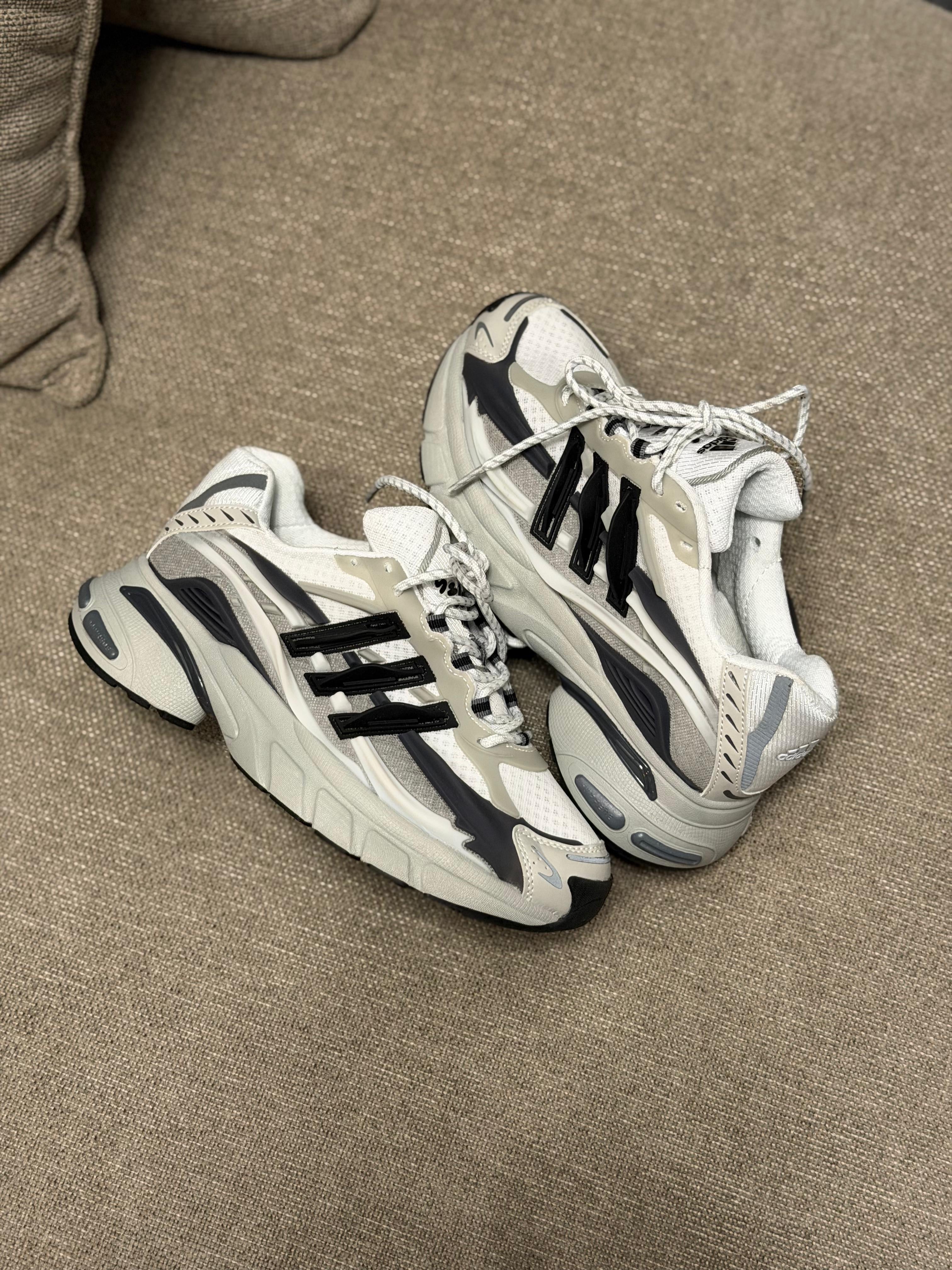 Adidas  JELLYFISH PHARREL WILLIAMS “Black/grey”