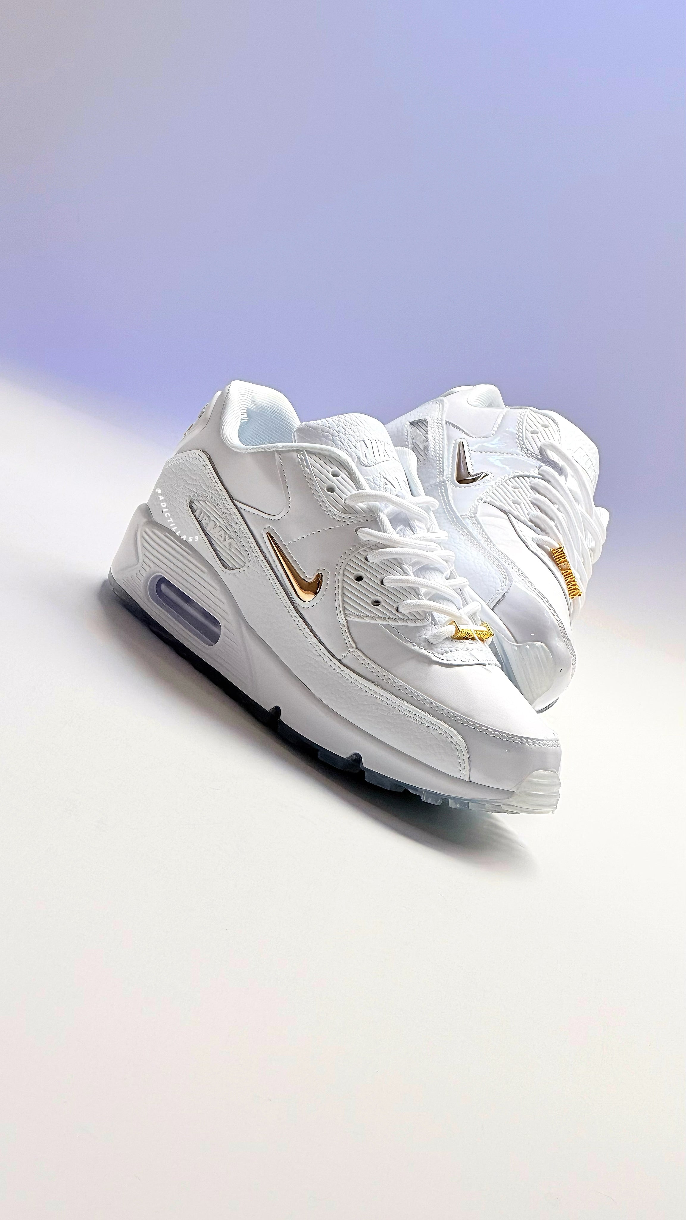 NIKE AIR MAX 90 GARAGE
White, Gold & Clear