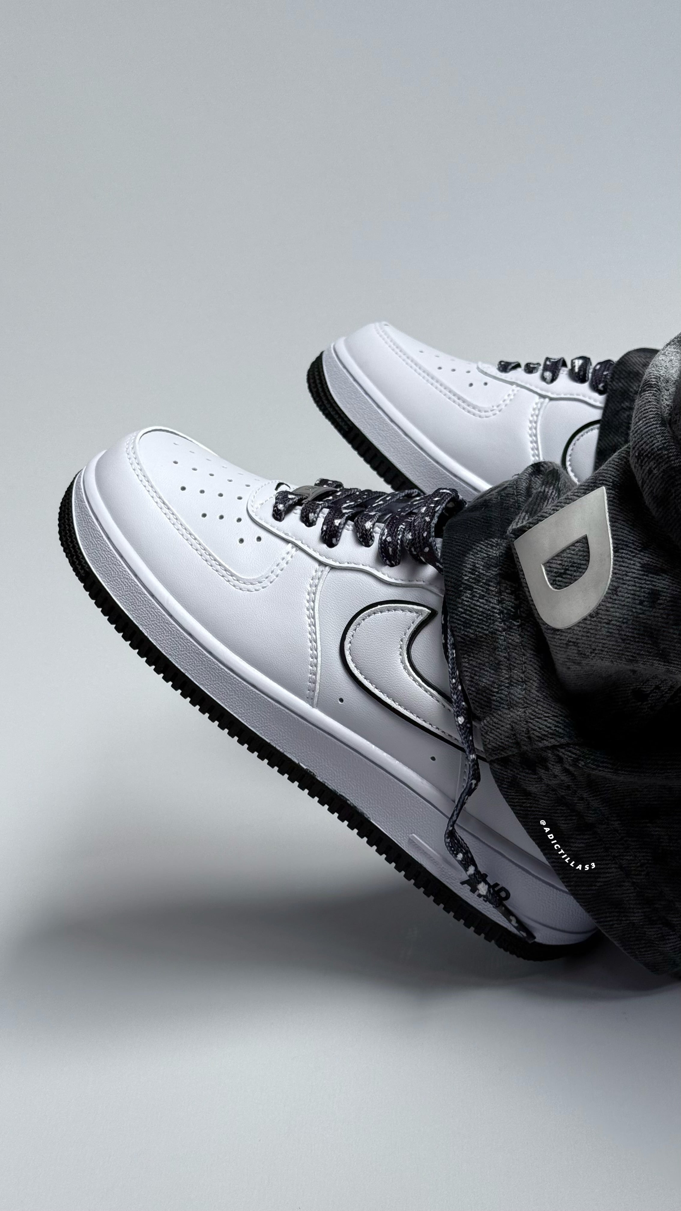 AIR FORCE 1 LOW
"WHITE/BLACK"