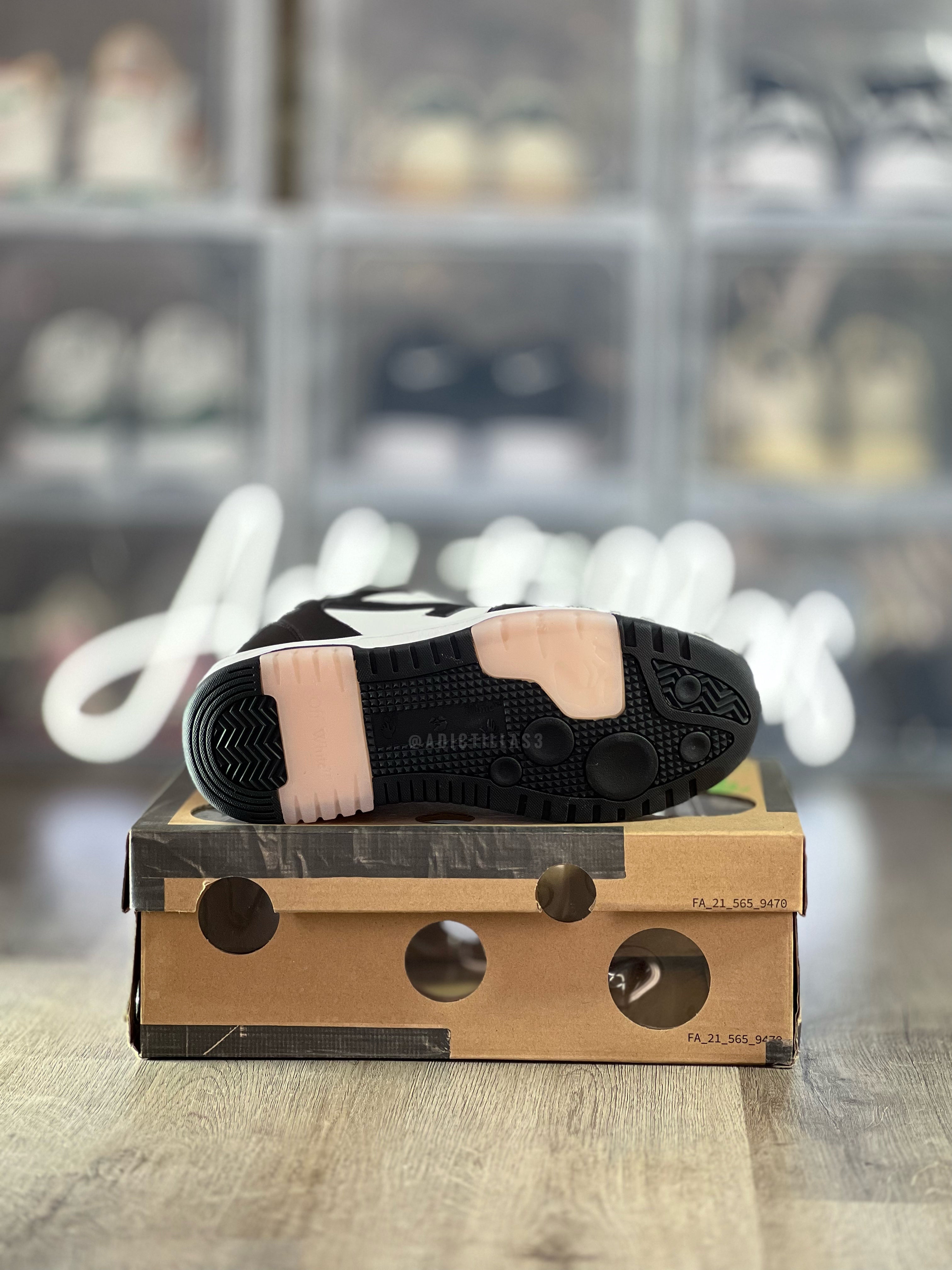 Off-White
tenis Out Of Office
