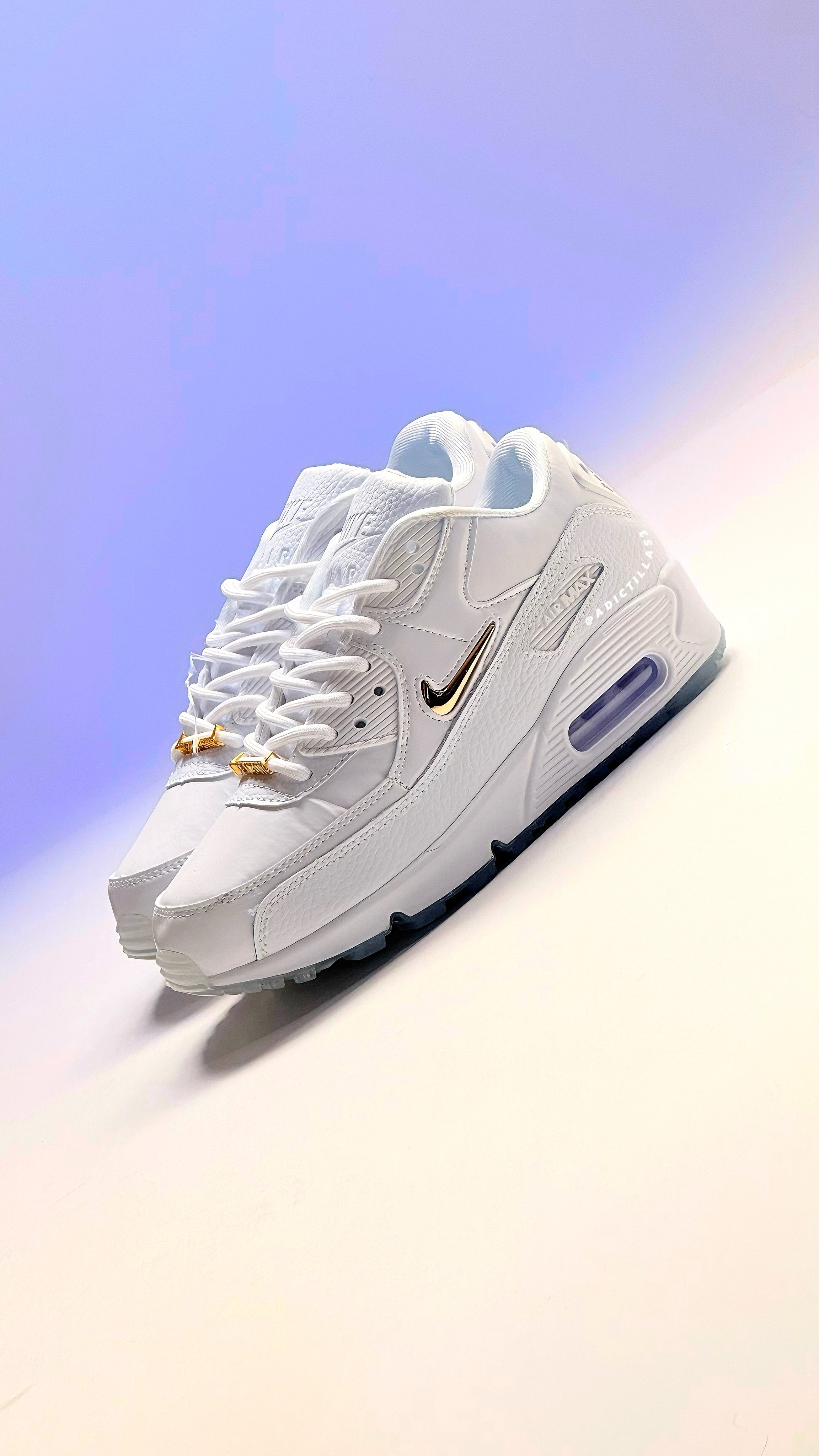 NIKE AIR MAX 90 GARAGE
White, Gold & Clear