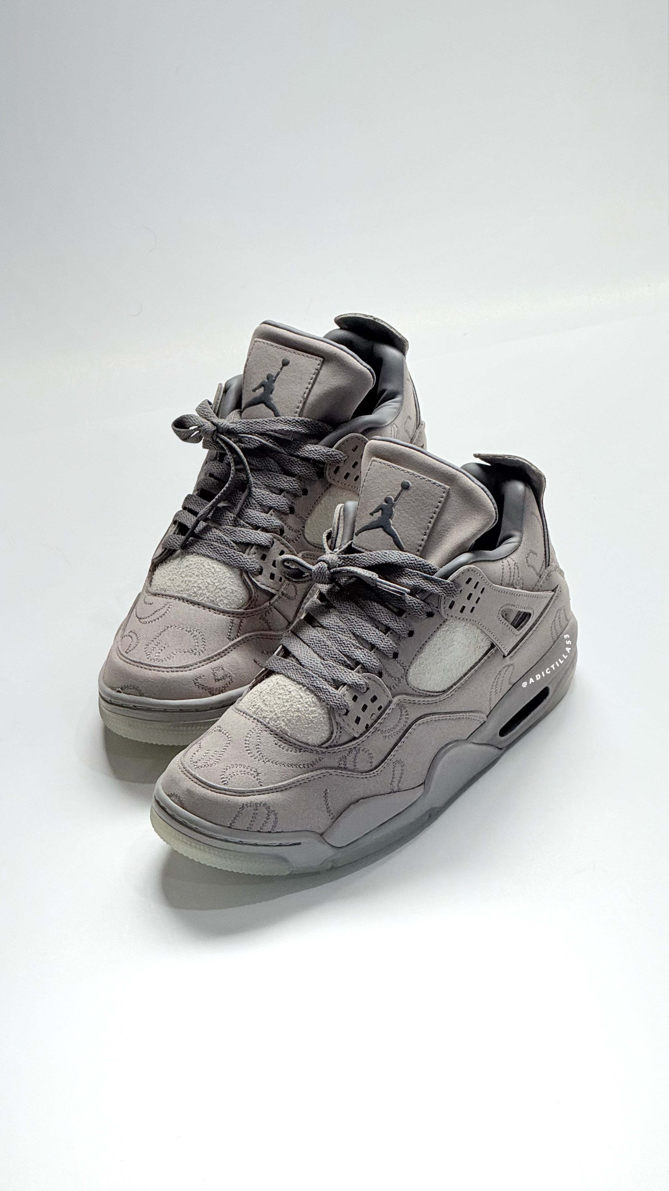 Air Jordan 4 x KAWS