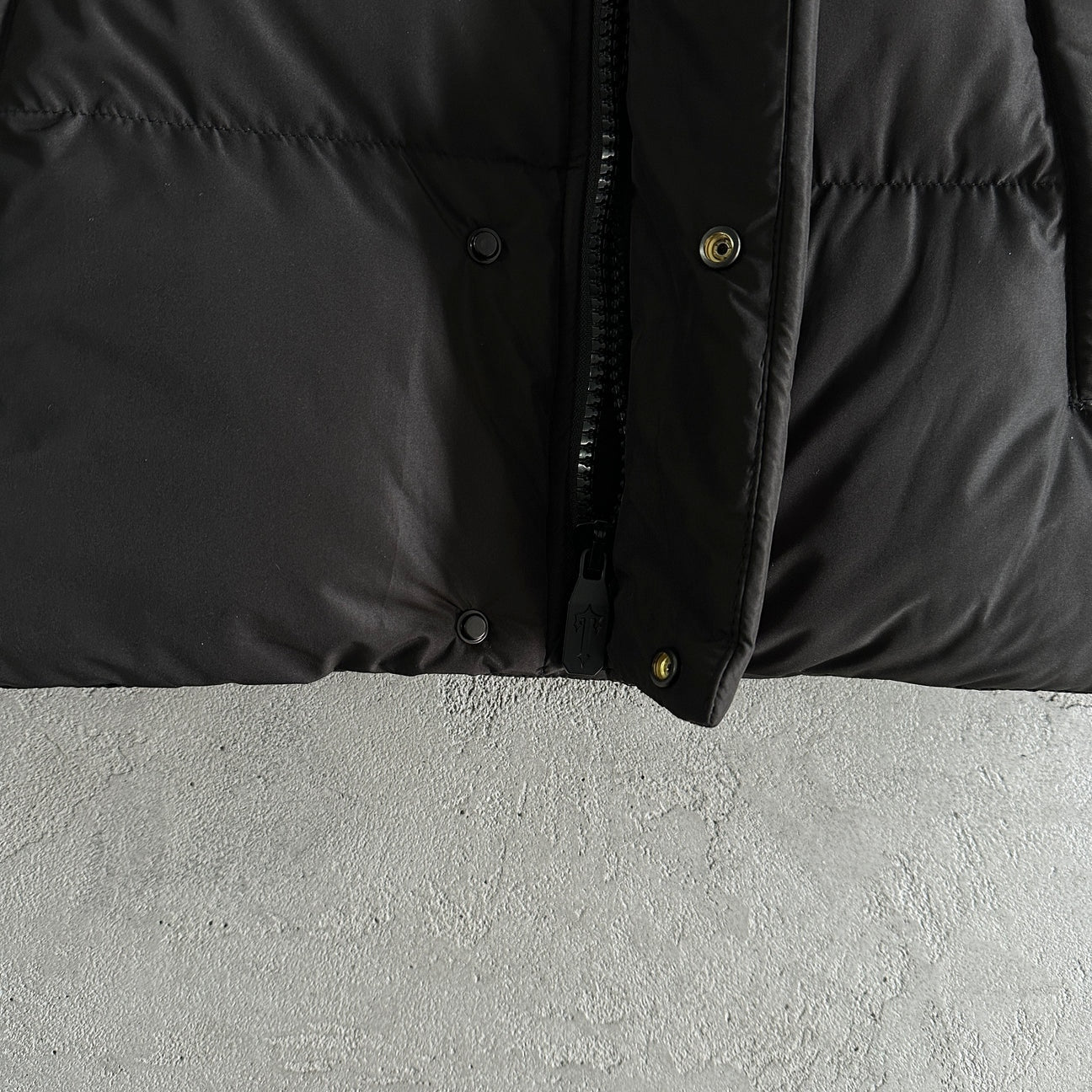 TRAPSTAR IRONGATE ARCH PUFFER JACKET BLACK