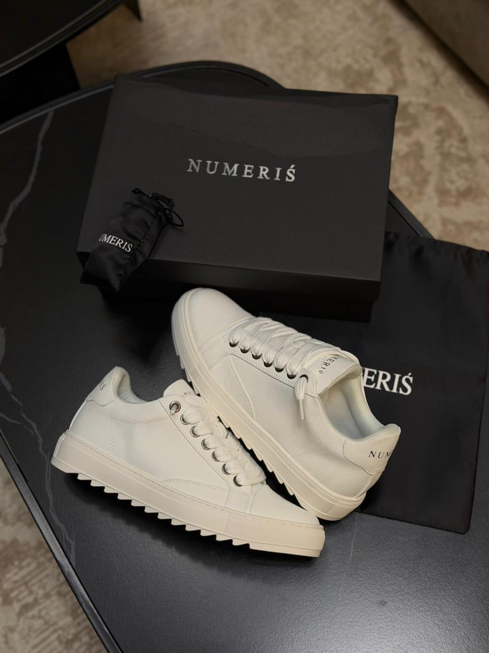 Numeris Sneakers