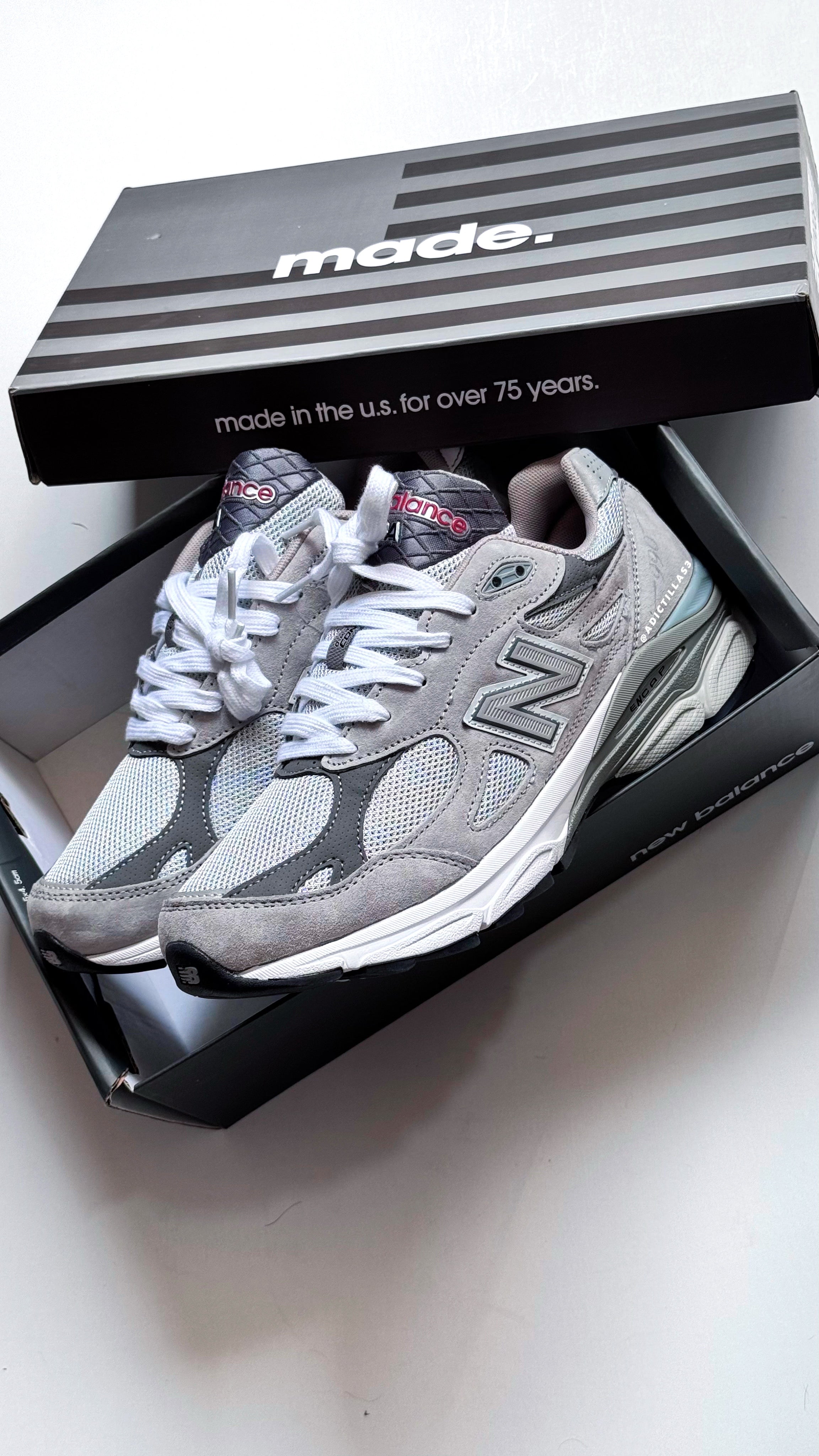 New Balance 990