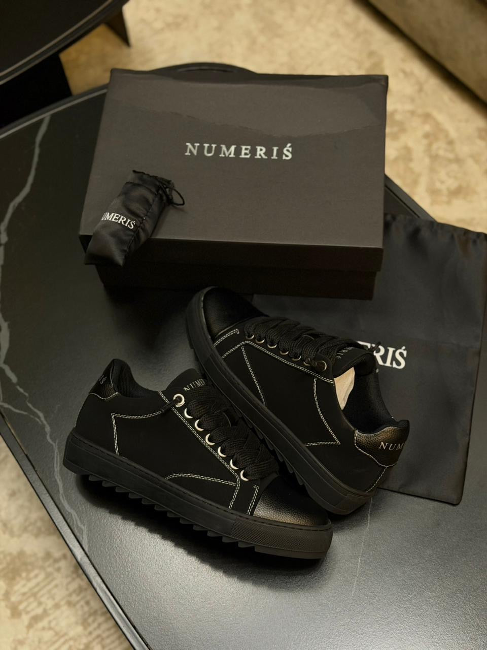 Numeris Sneakers