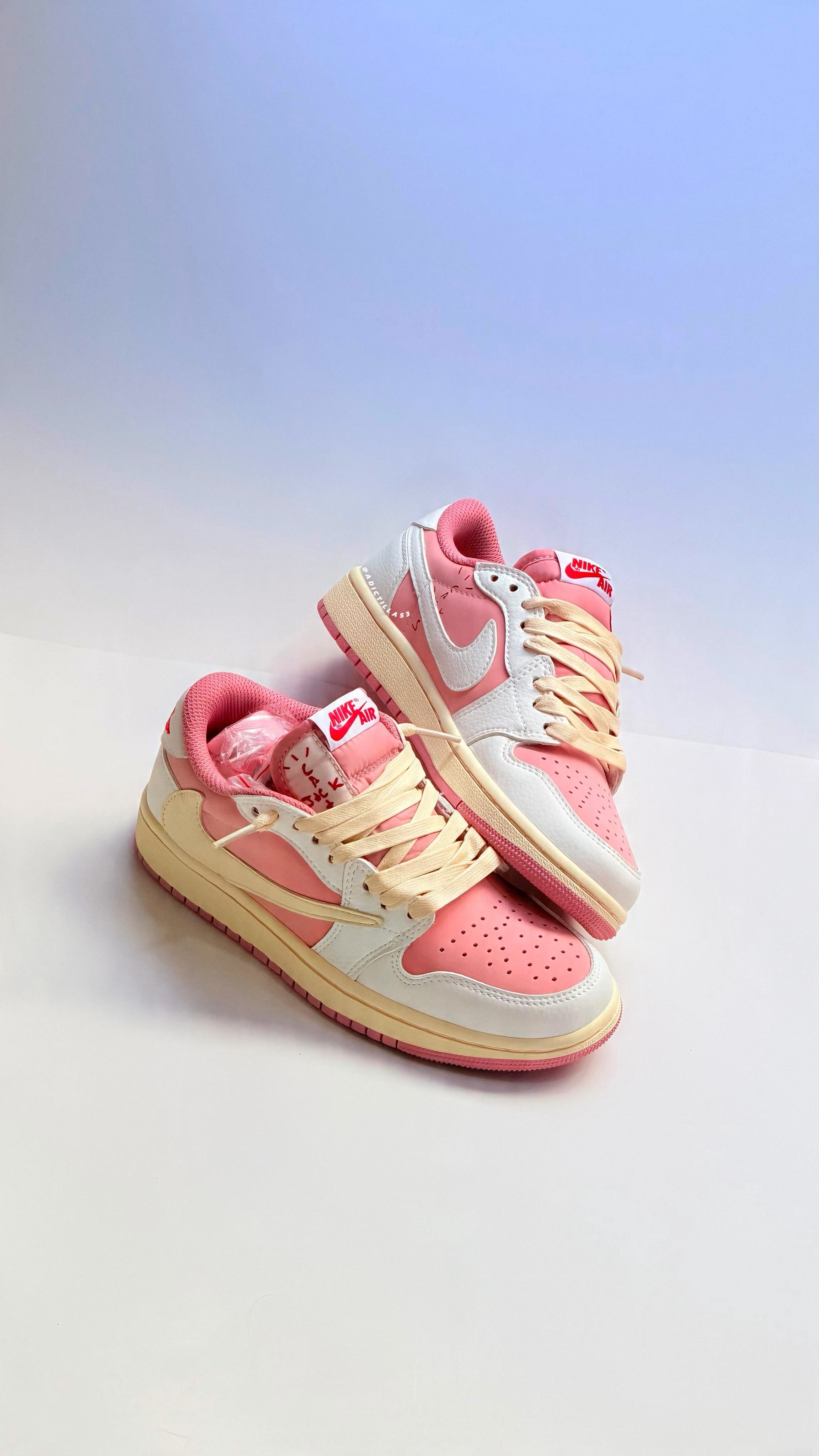 Jordan 1 x Travis Scott “ Shy Pink “