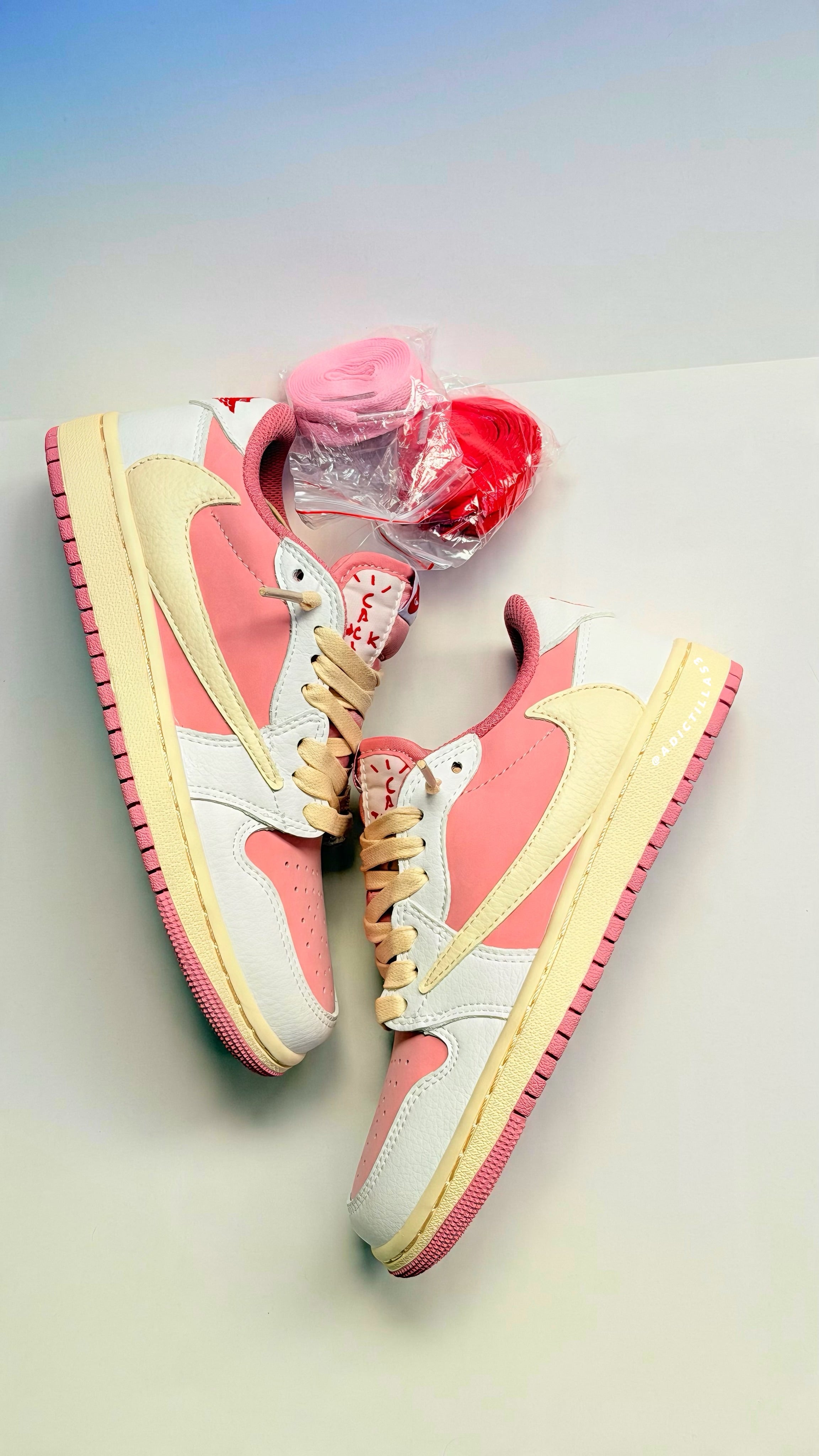 Jordan 1 x Travis Scott “ Shy Pink “