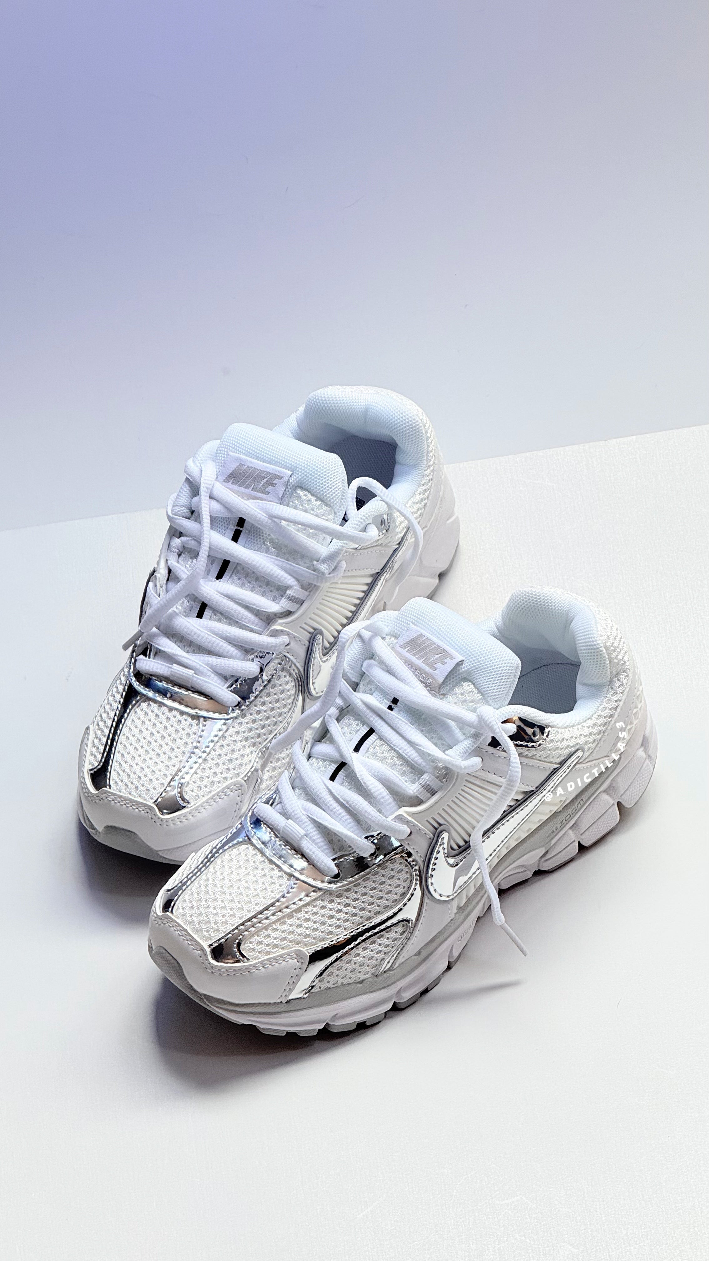 NIKE Zoom Vomero 5