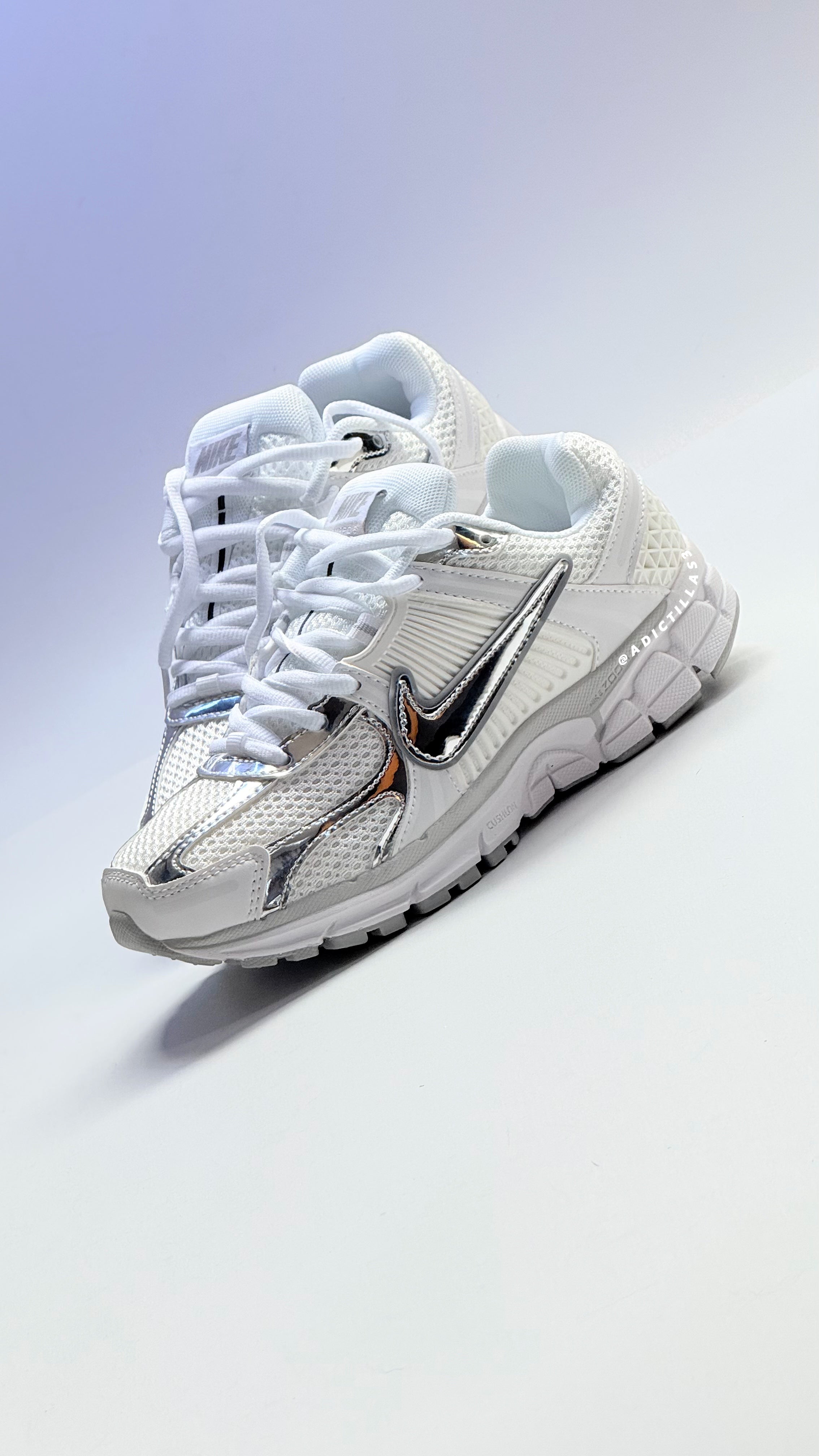 NIKE Zoom Vomero 5