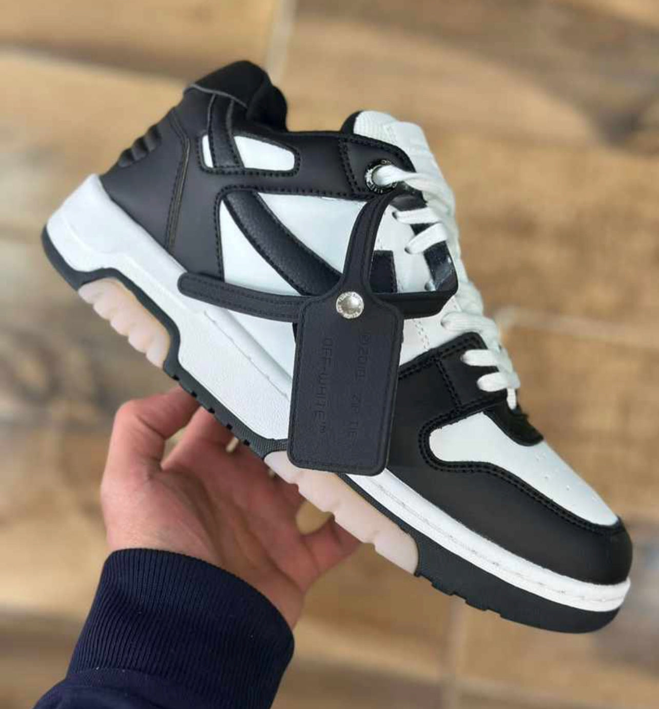 Off-White
tenis Out Of Office