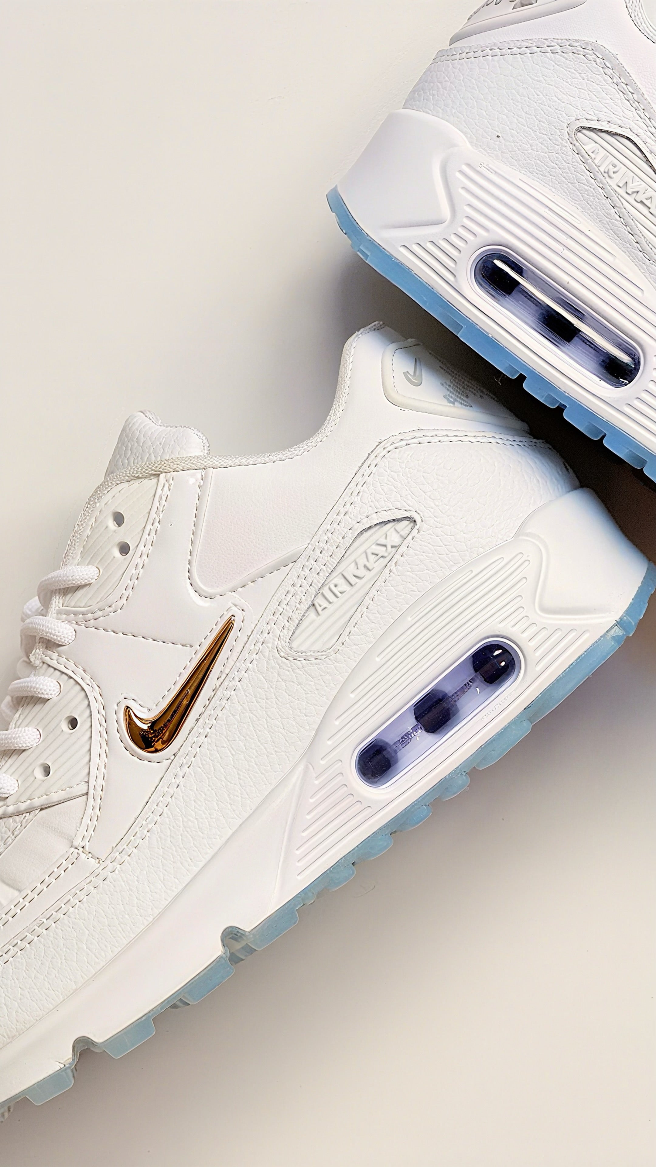 NIKE AIR MAX 90 GARAGE
White, Gold & Clear