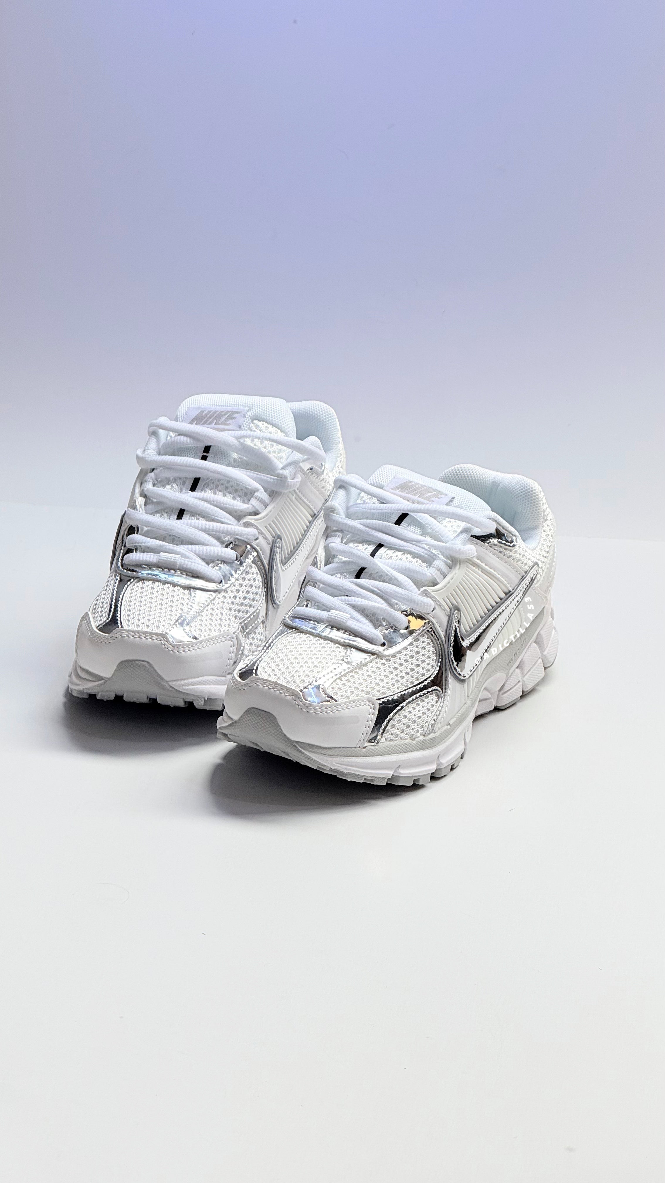 NIKE Zoom Vomero 5