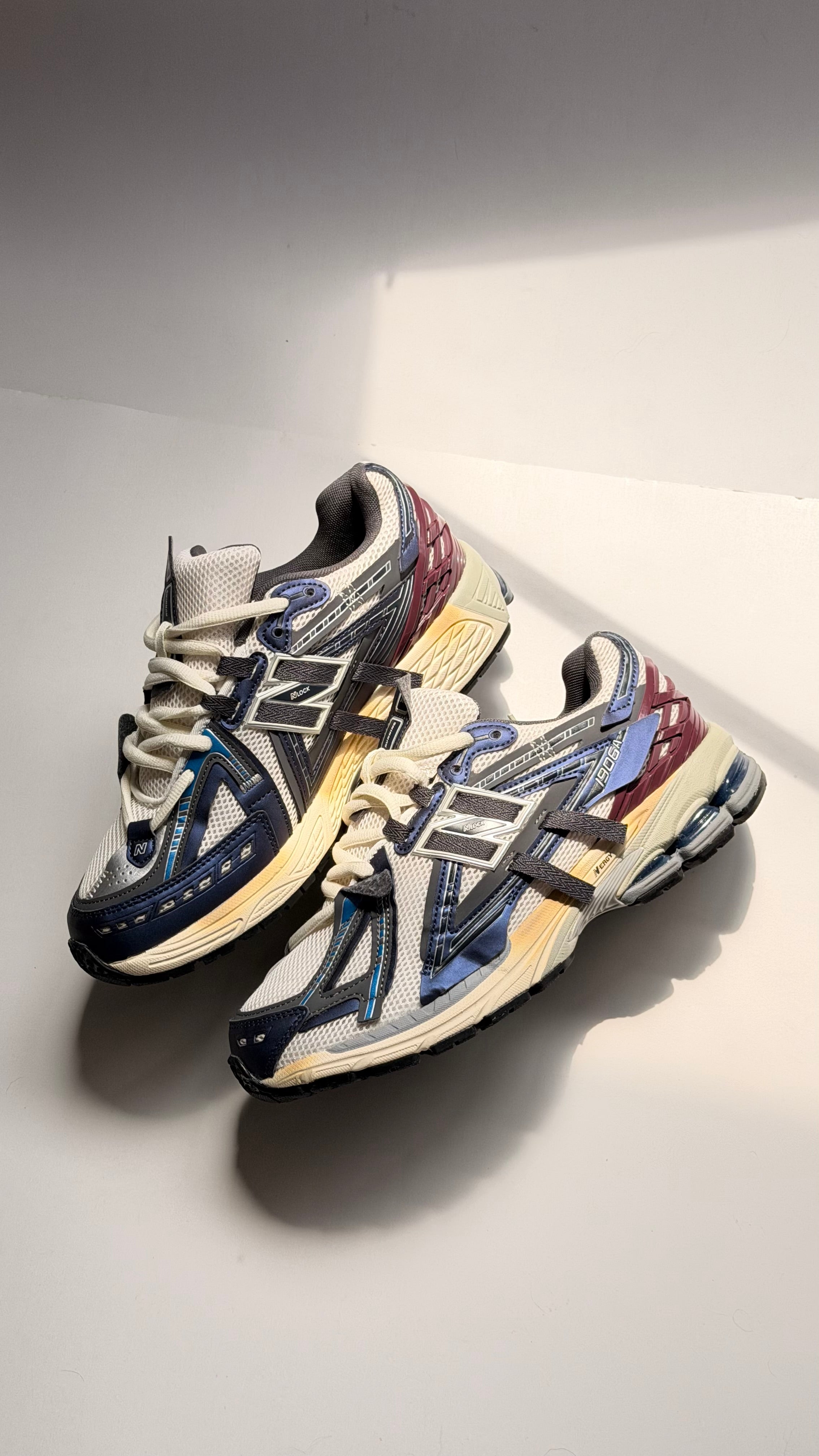 New Balance 1906A
Inkwell Sea Salt