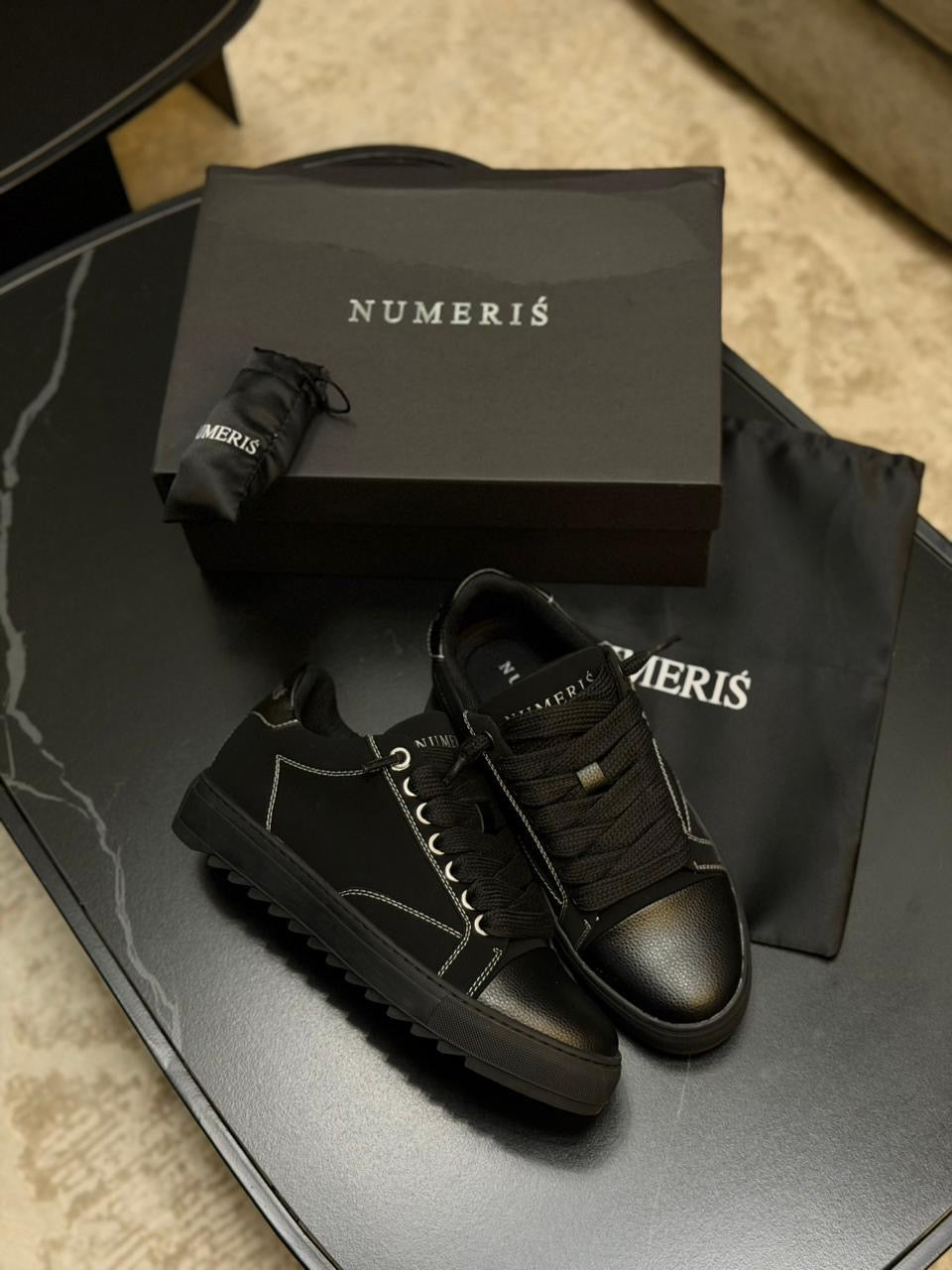 Numeris Sneakers
