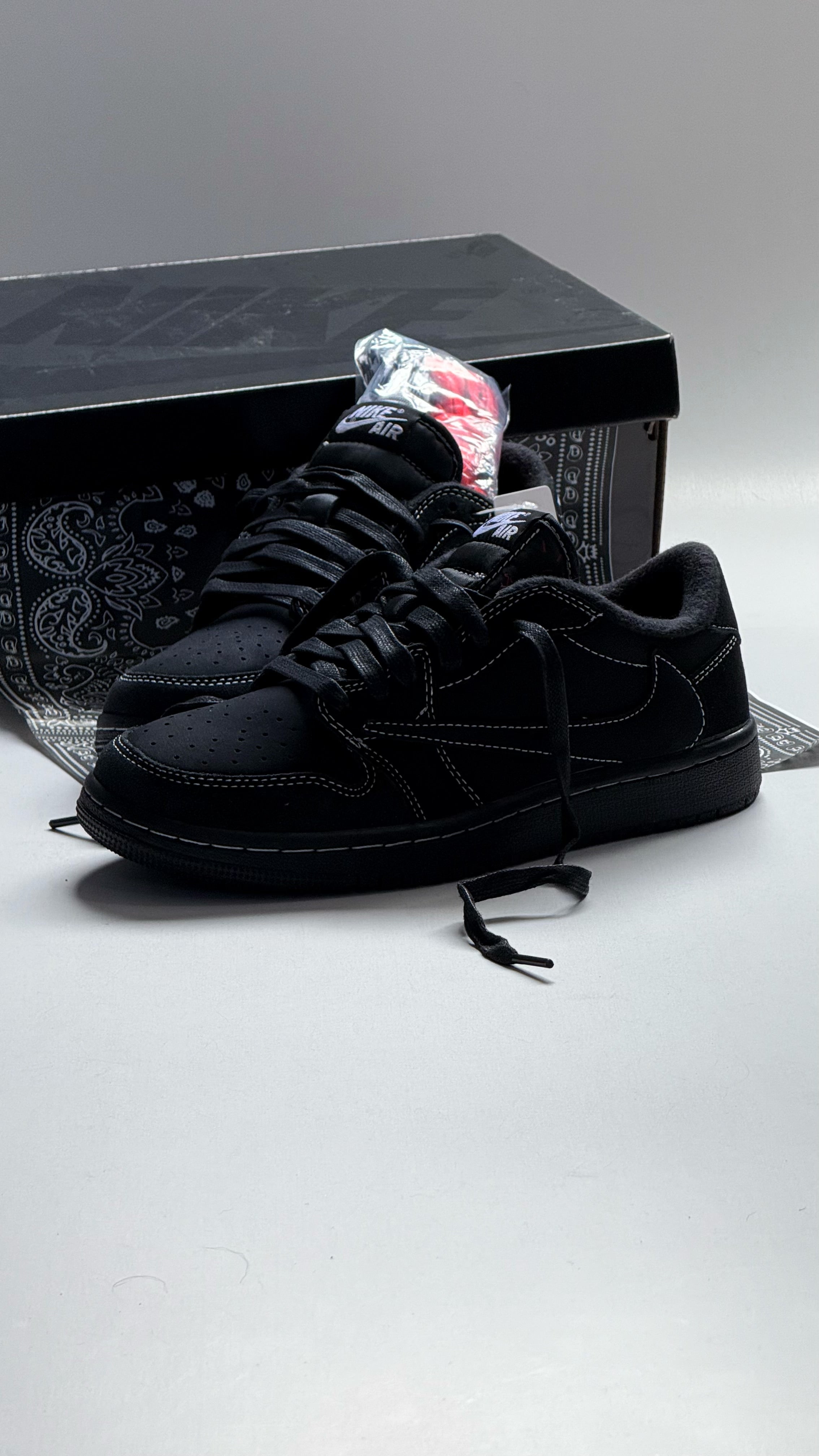 Air Jordan 1 Low Travis Scott “ Black Phantom “
