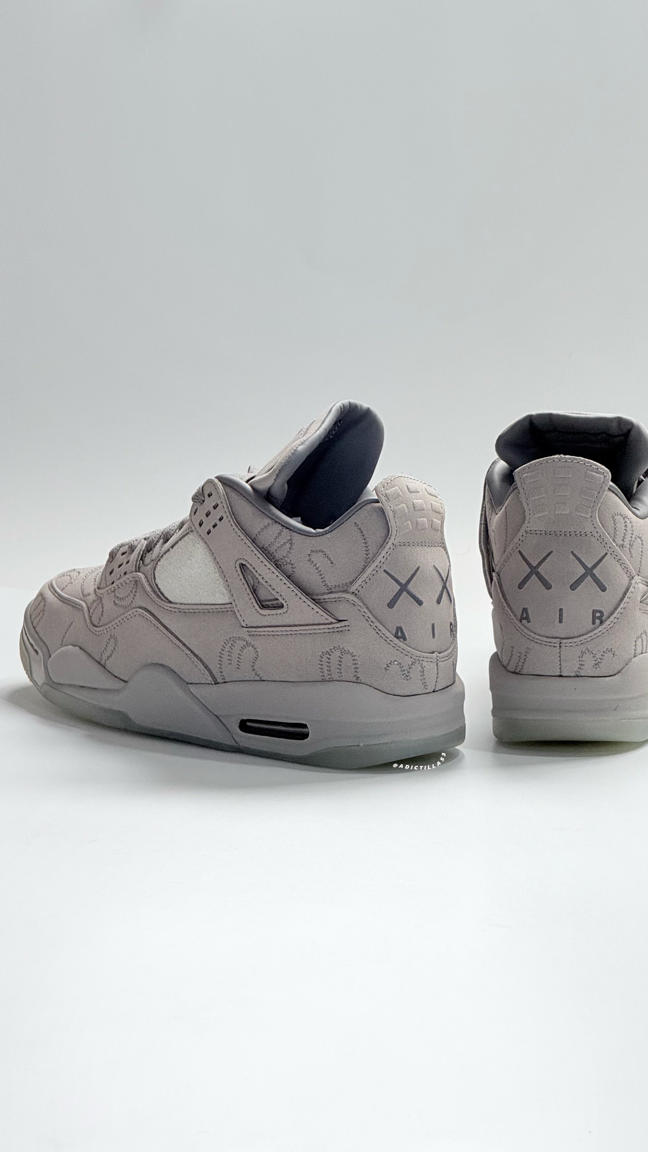 Air Jordan 4 x KAWS