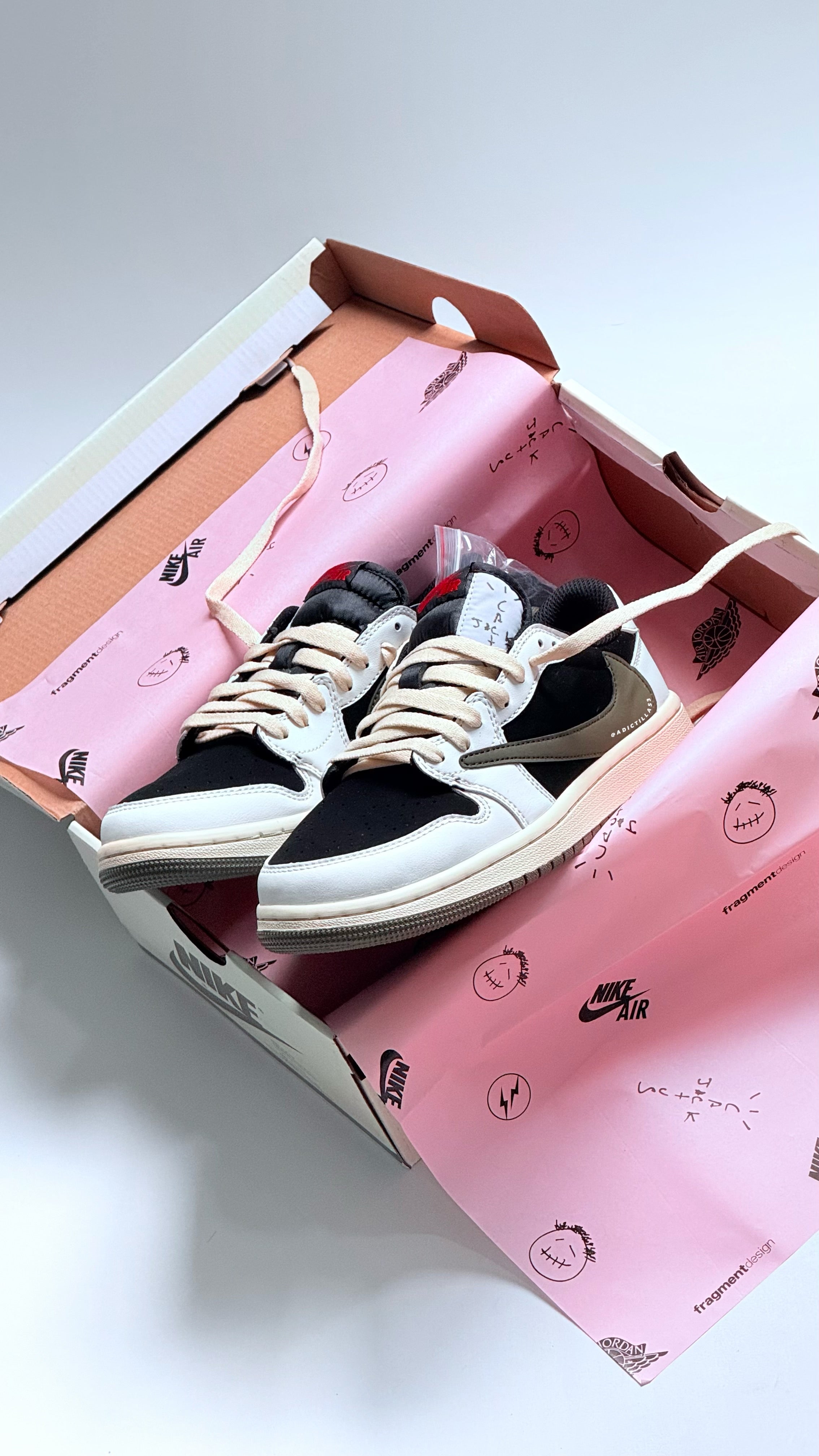 Air Jordan 1 Low x Travis Scott “ Olive “