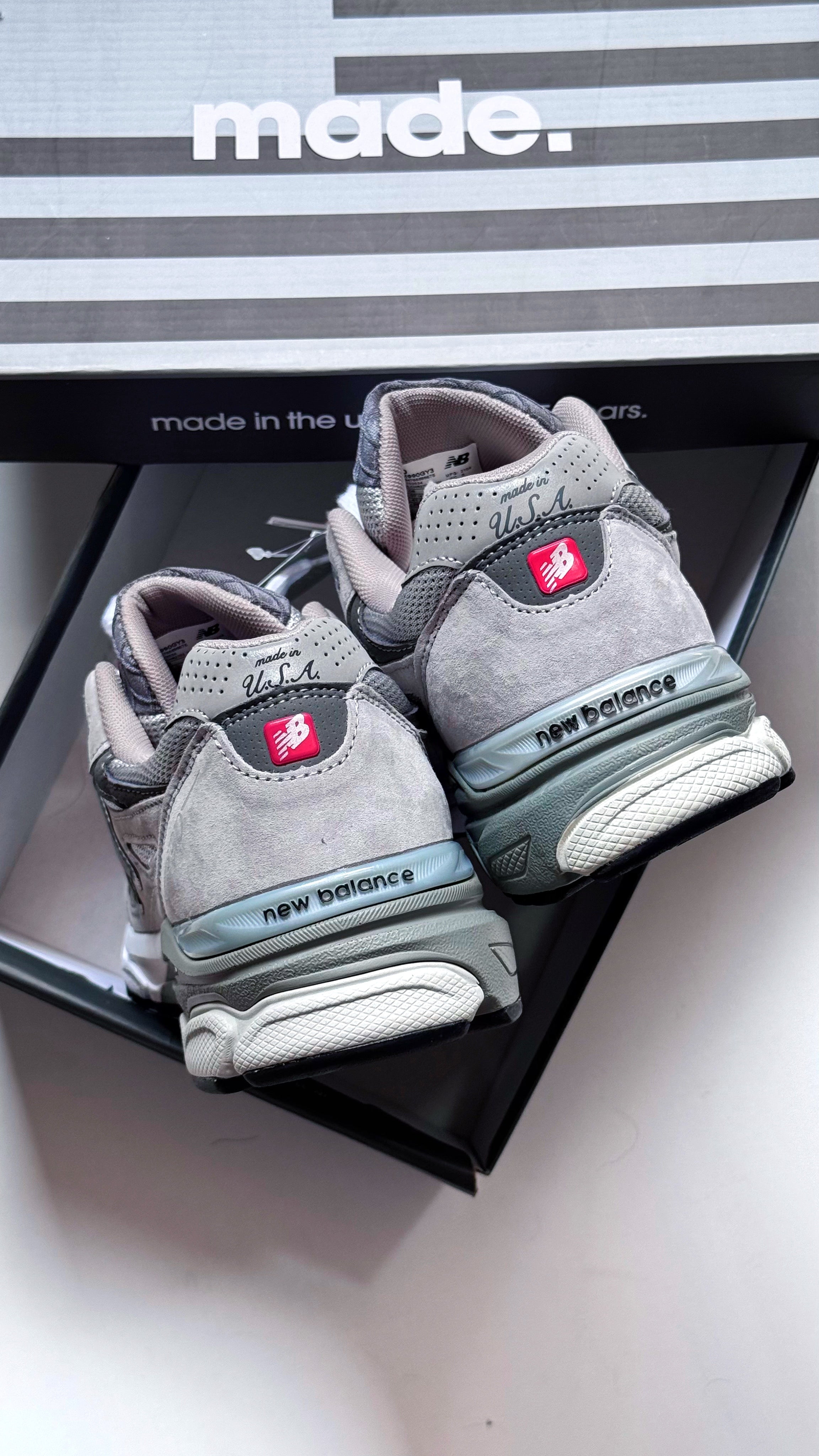 New Balance 990