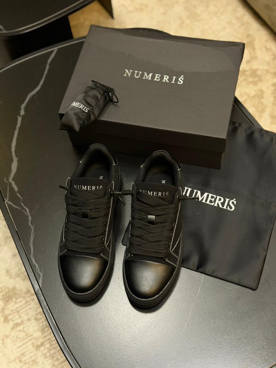 Numeris Sneakers