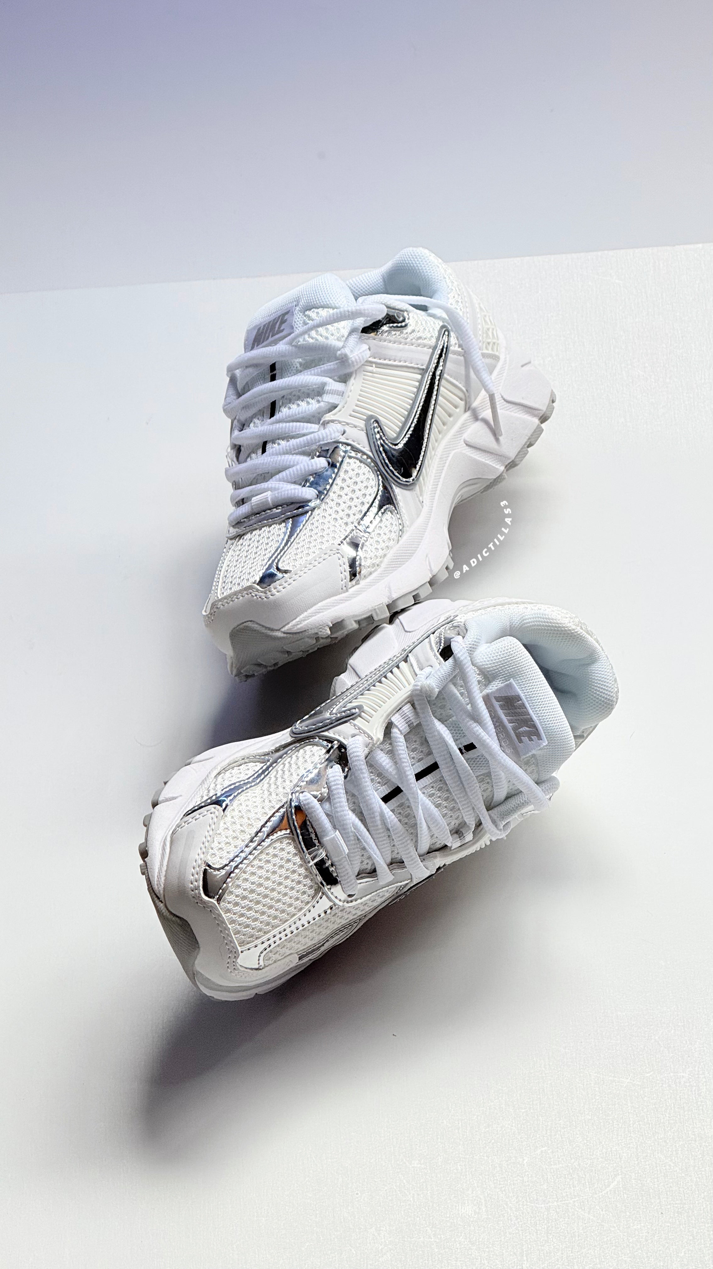NIKE Zoom Vomero 5