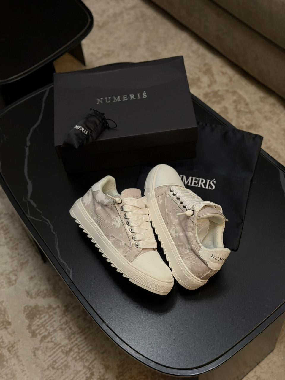 Numeris Sneakers