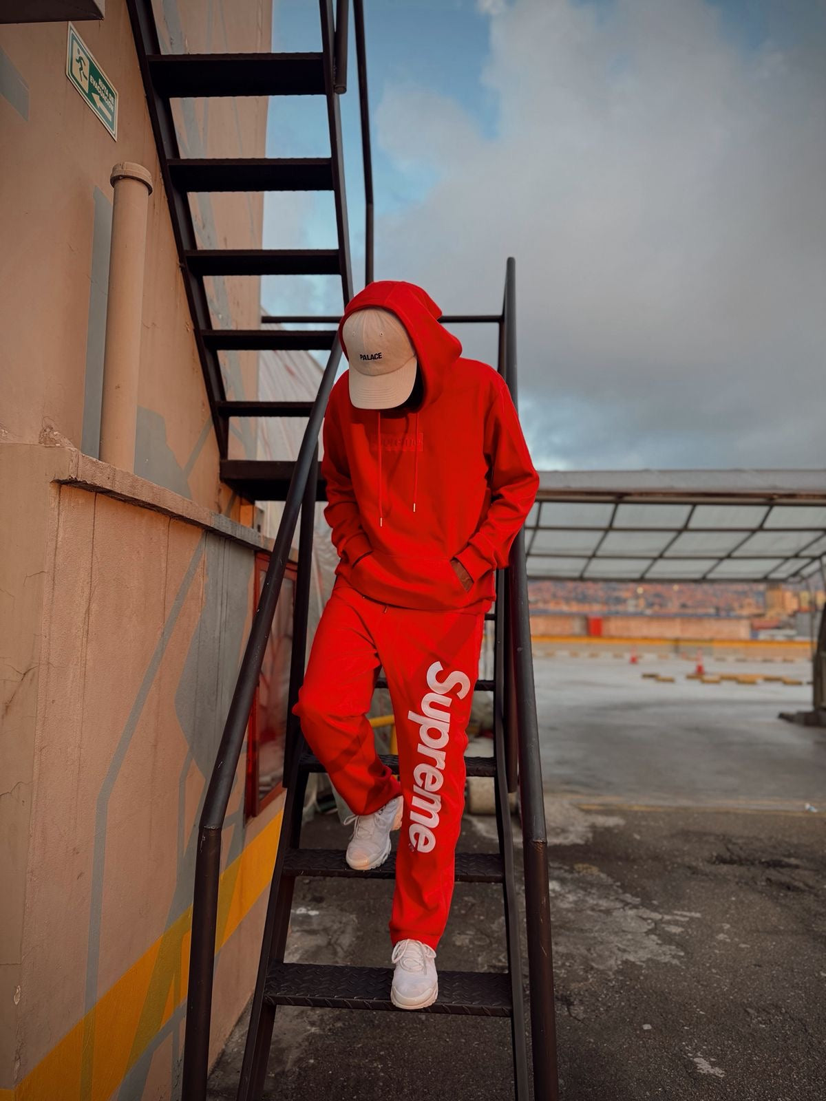 Conjunto Supreme Box a logo